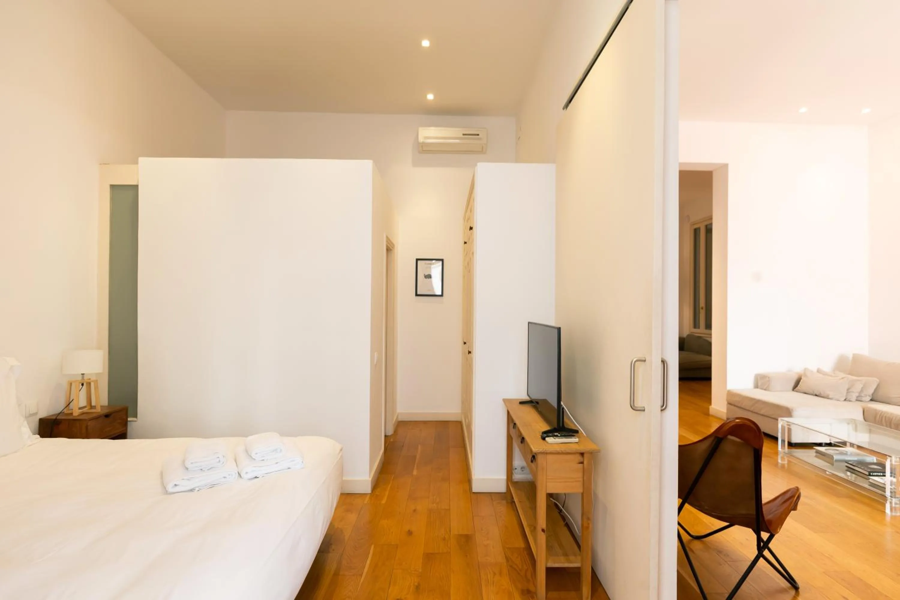 Bedroom, Bed in BCN Apartments 41