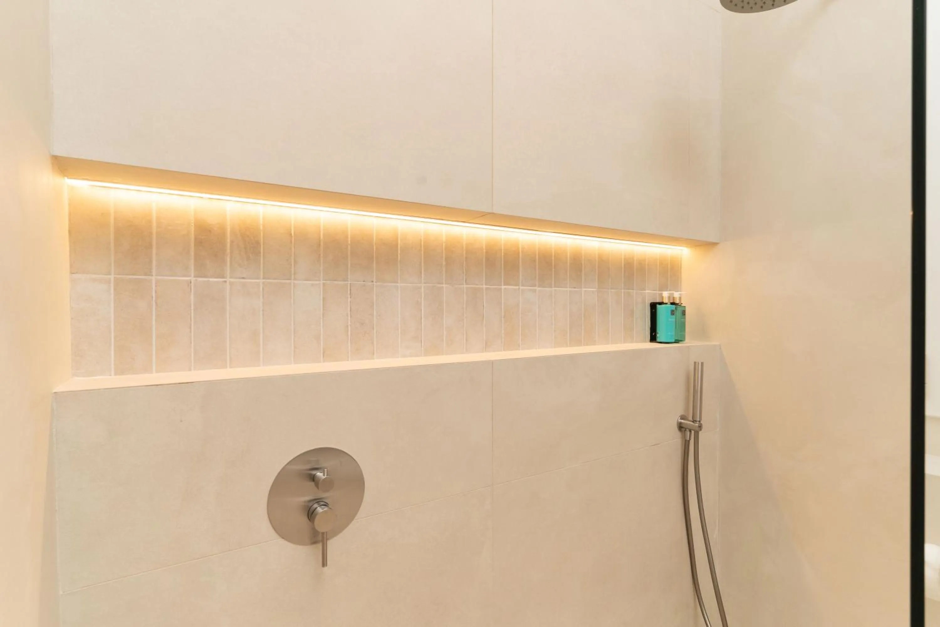 Shower in BCN Apartments 41