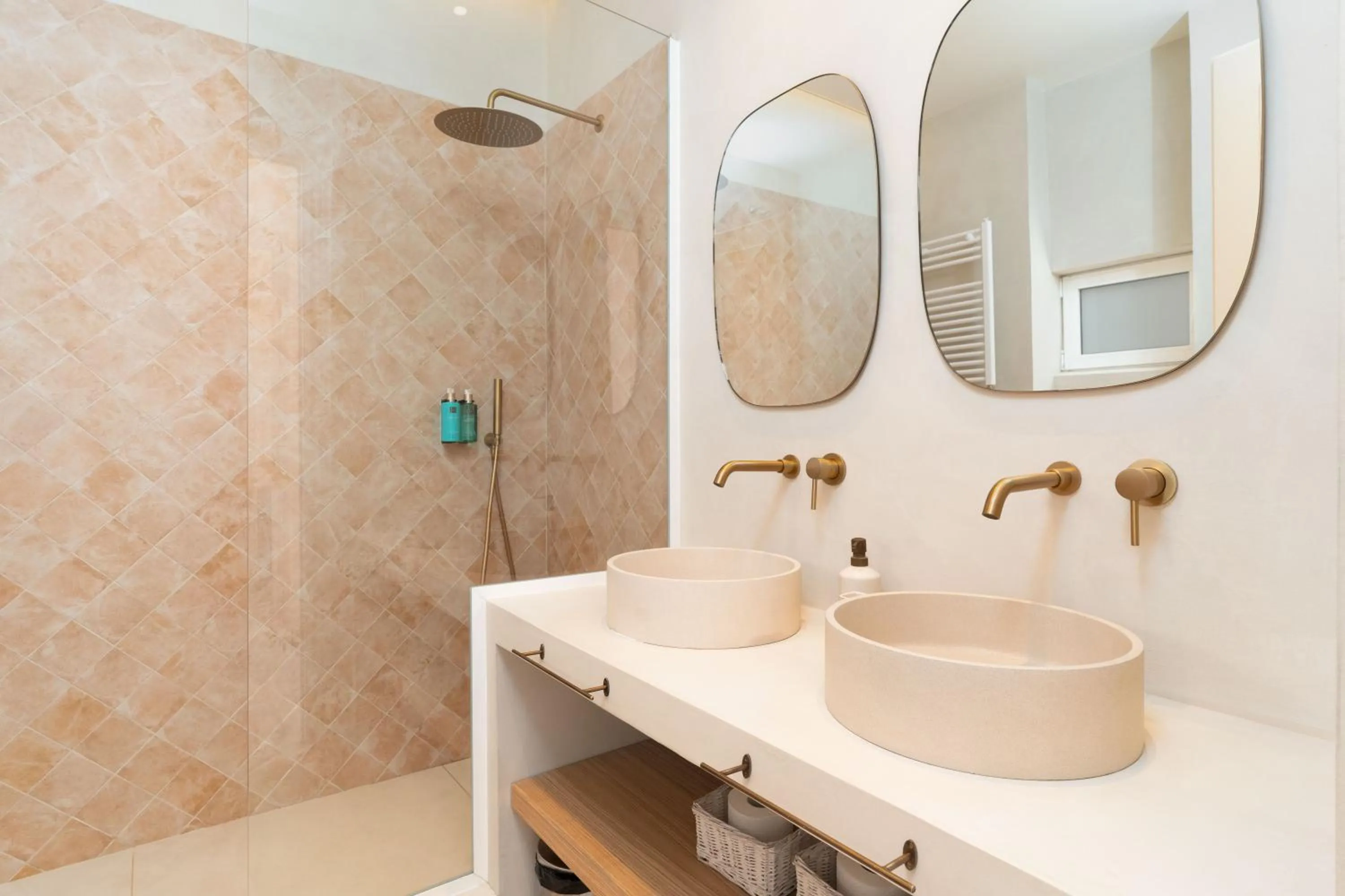 Shower in BCN Apartments 41