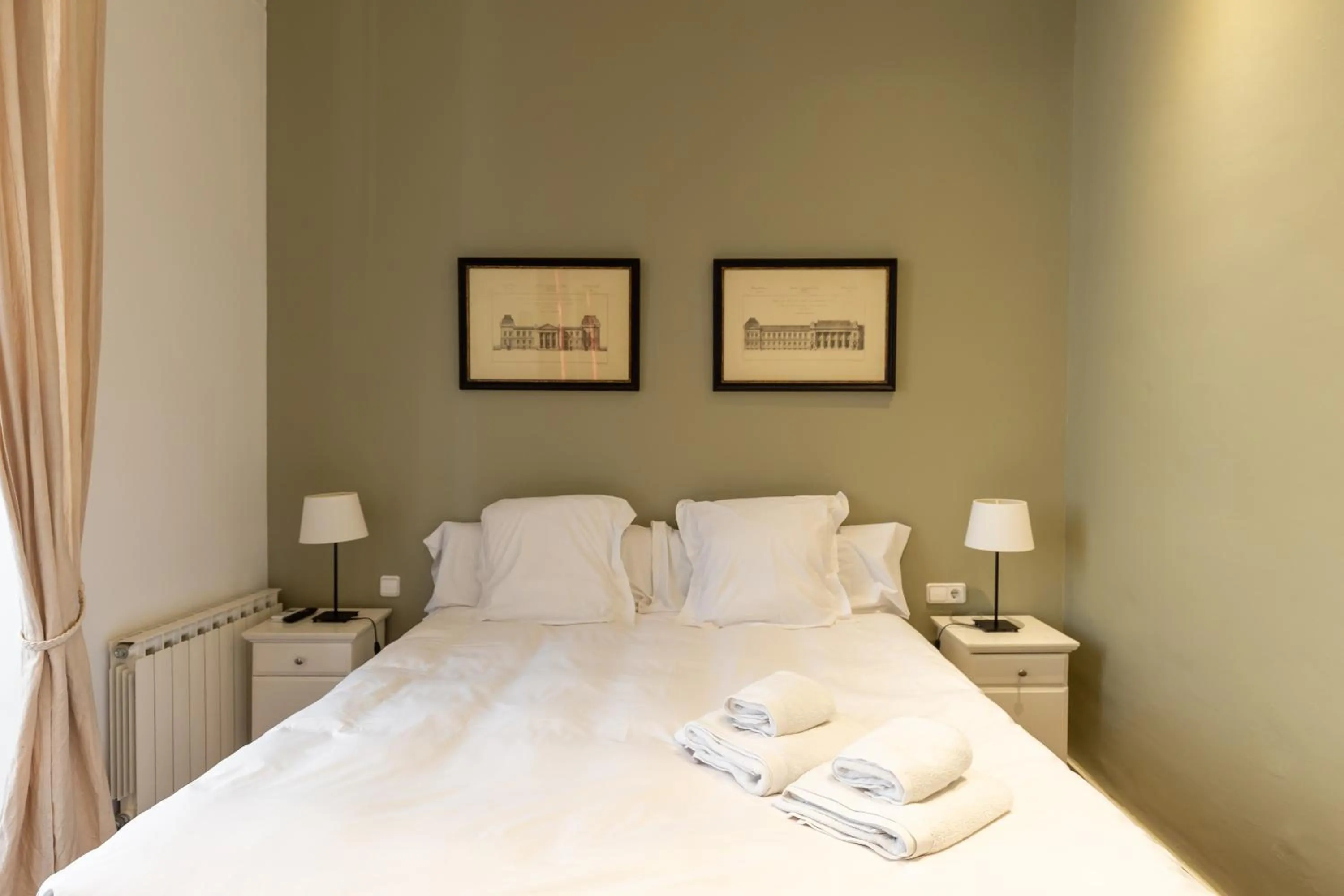 Bedroom, Bed in BCN Apartments 41