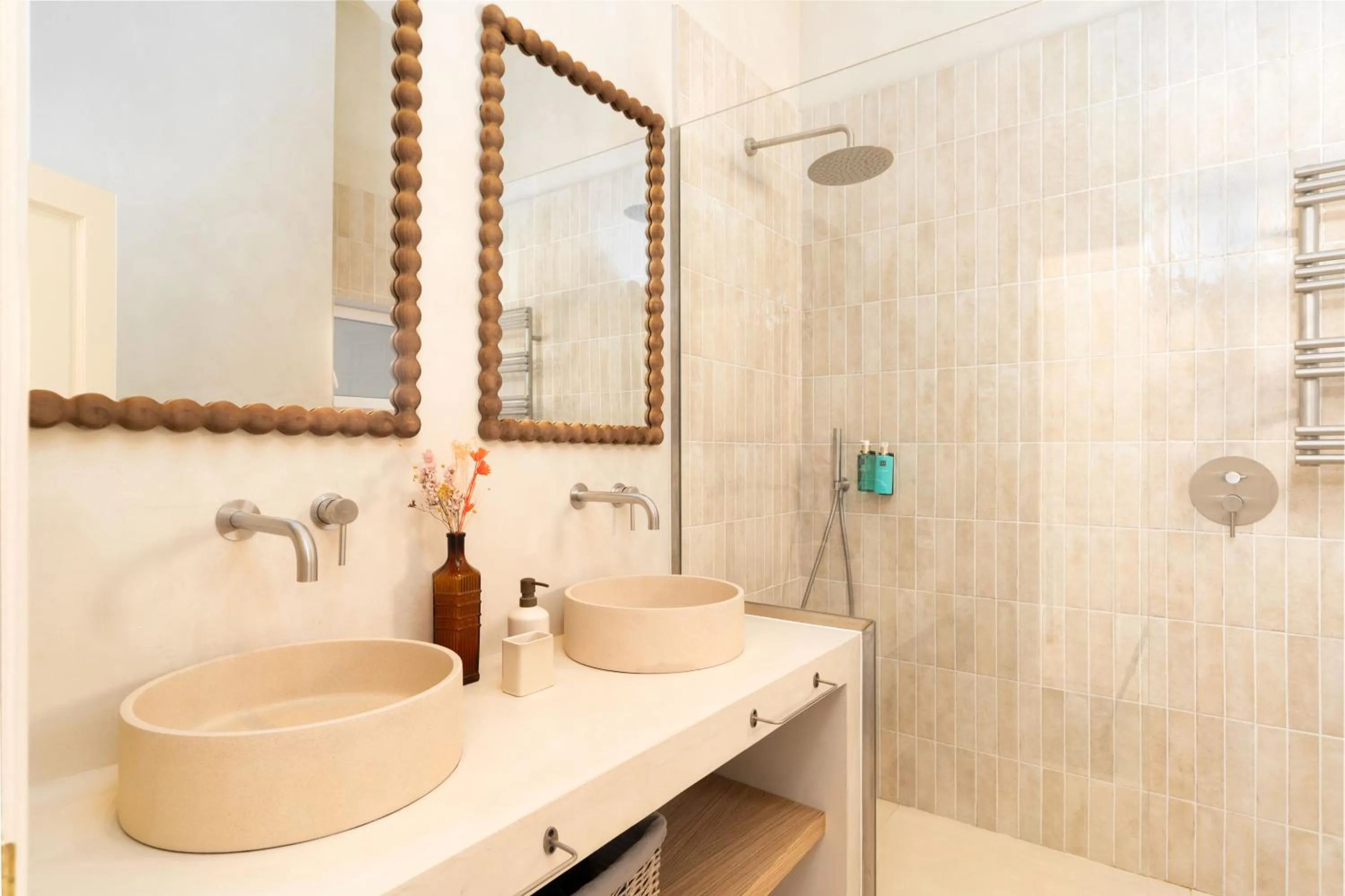 Shower in BCN Apartments 41