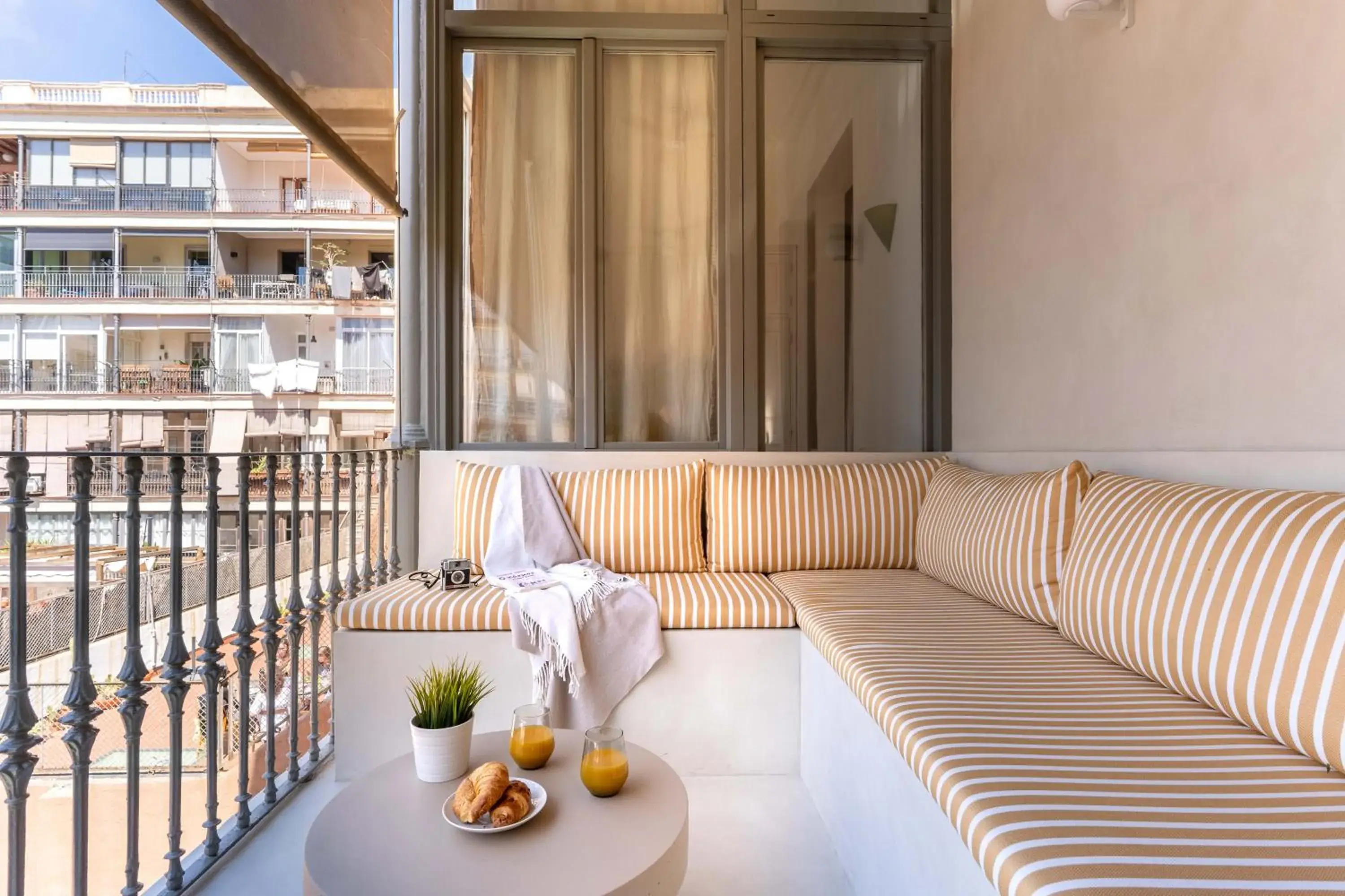 Three-Bedroom Apartment with Terrace in BCN Apartments 41 Three-Bedroom Apartment with Terrace in BCN Apartments 41