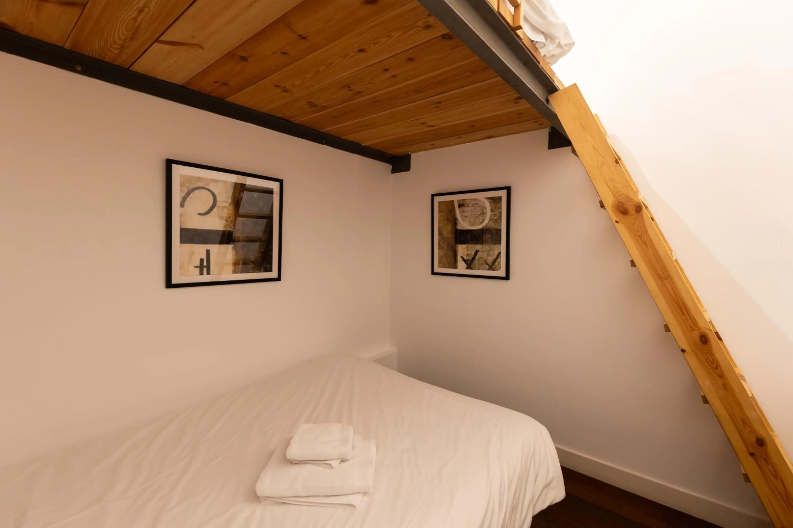 Bedroom, Bed in BCN Apartments 41