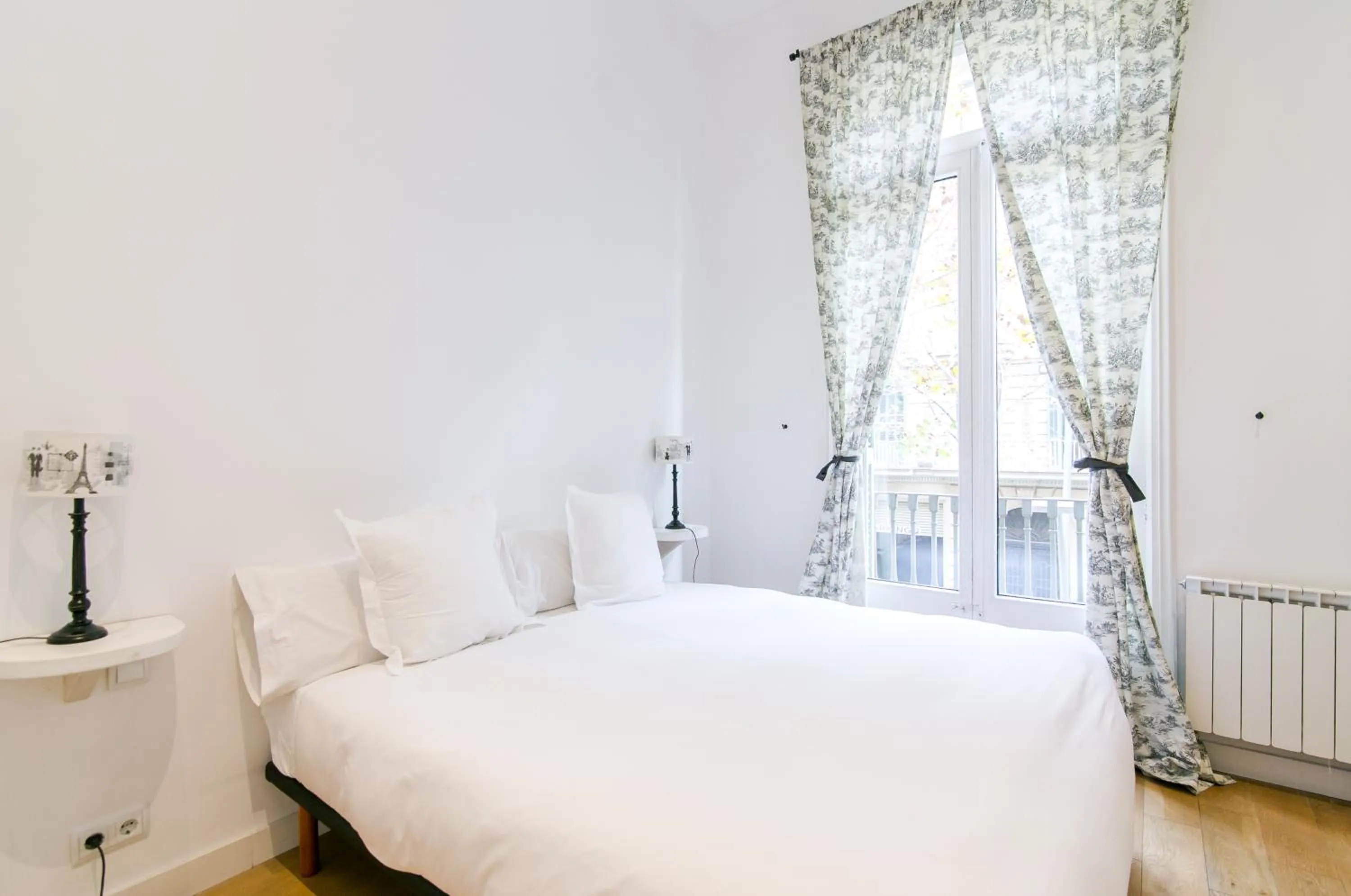 Bedroom, Bed in BCN Apartments 41