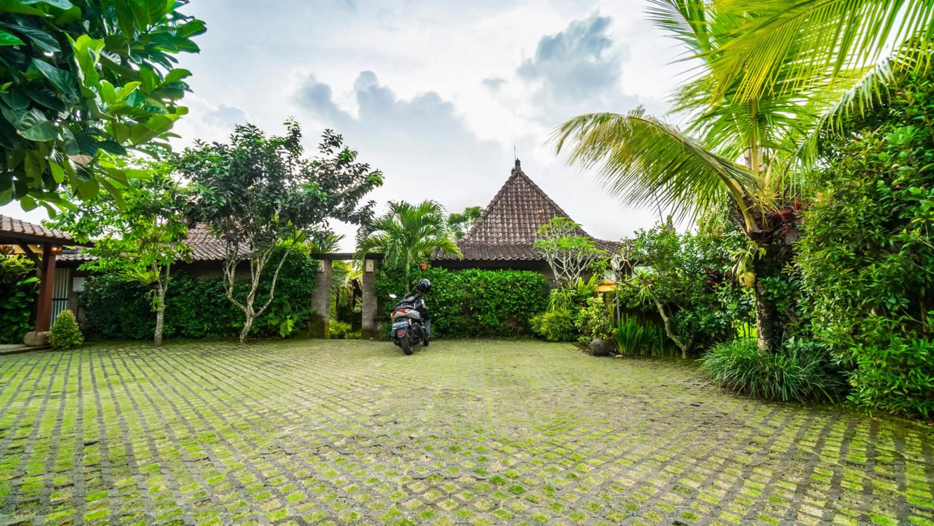 Garden in Uma Kakul Villas