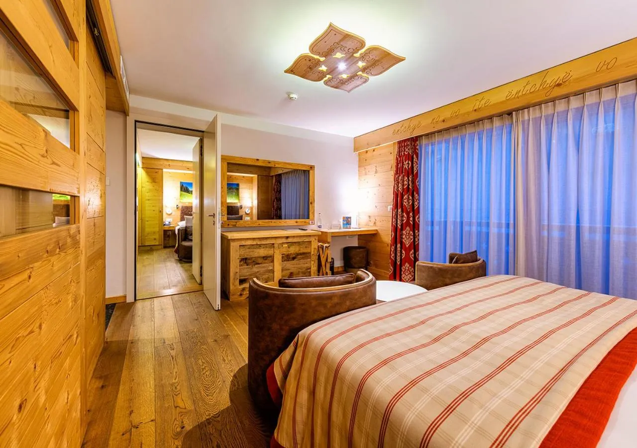 Photo of the whole room, Bed in Nendaz 4 Vallées & SPA 4* Superior