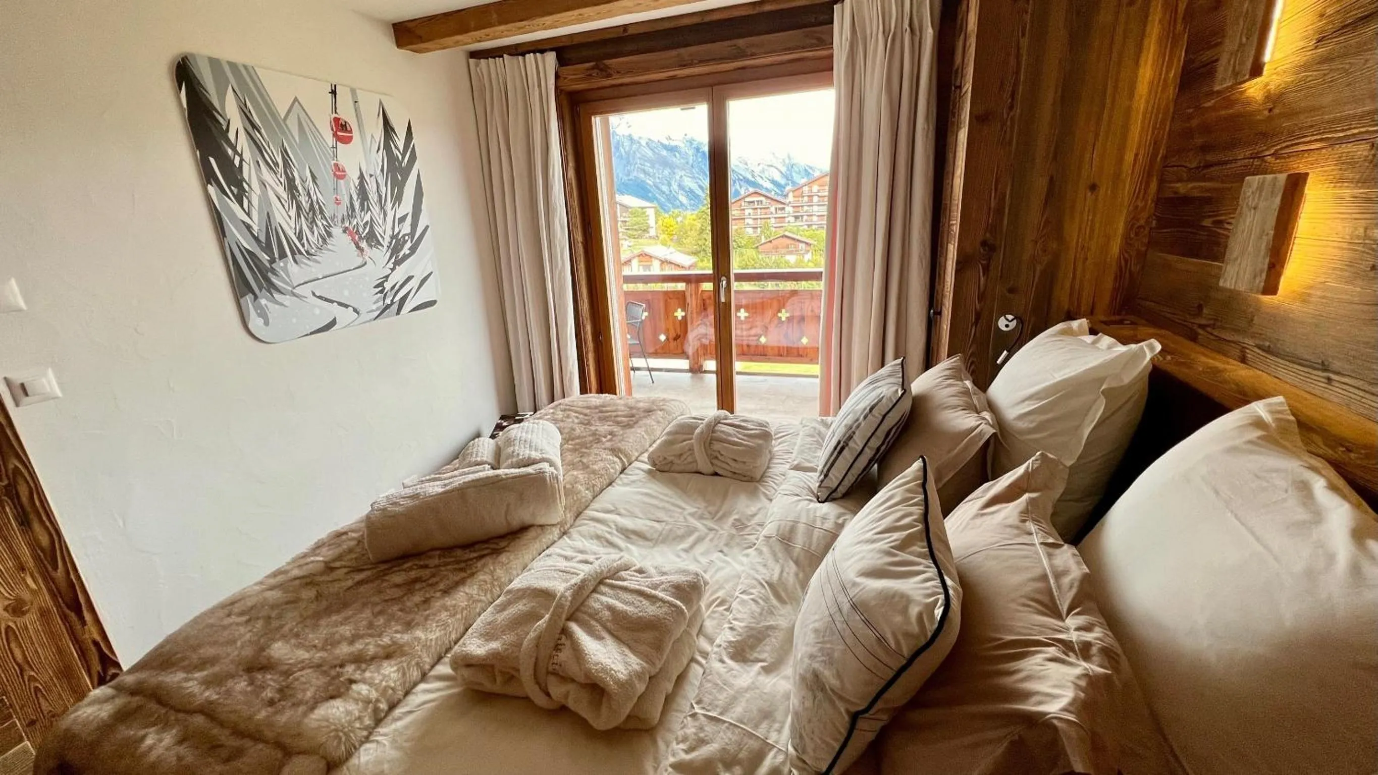 Photo of the whole room, Bed in Nendaz 4 Vallées & SPA 4* Superior