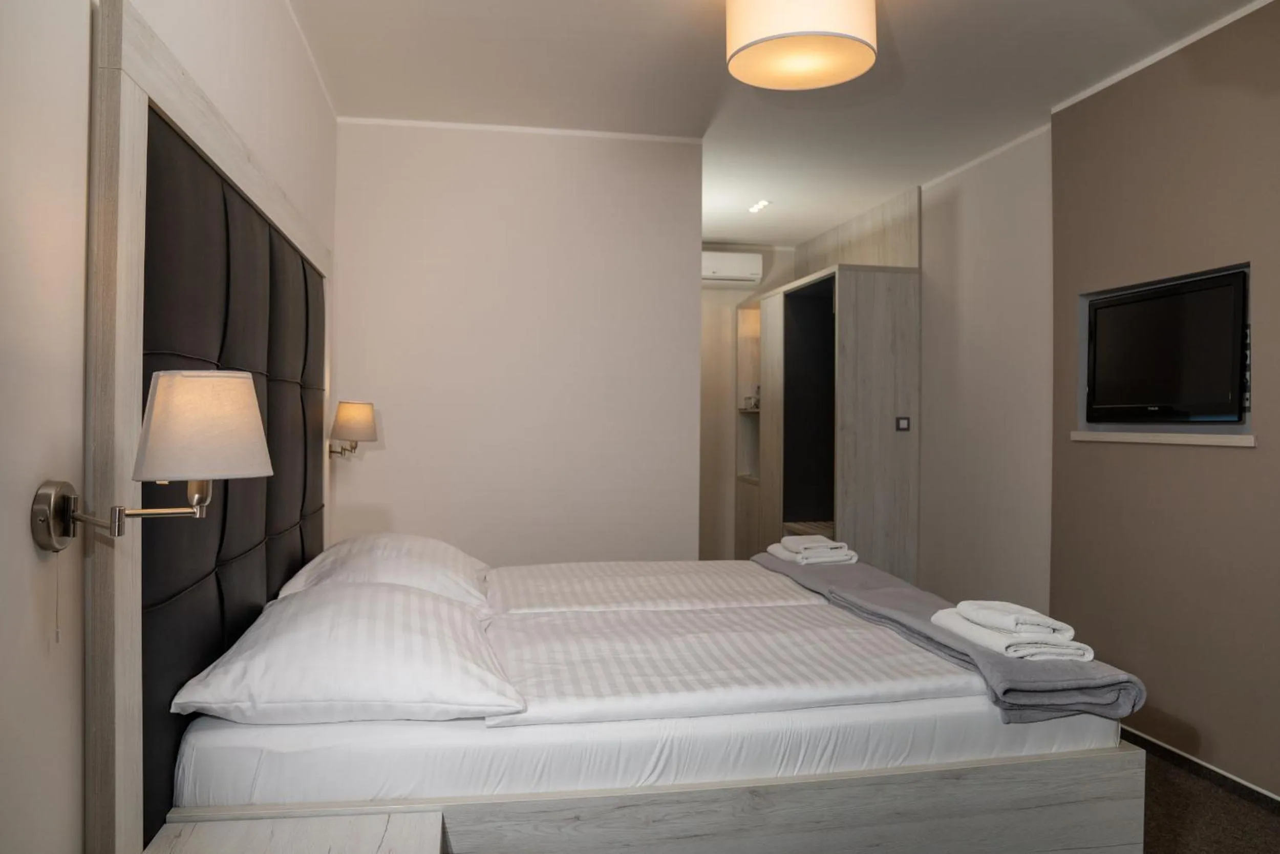 Photo of the whole room, Bed in Hotel Grunt