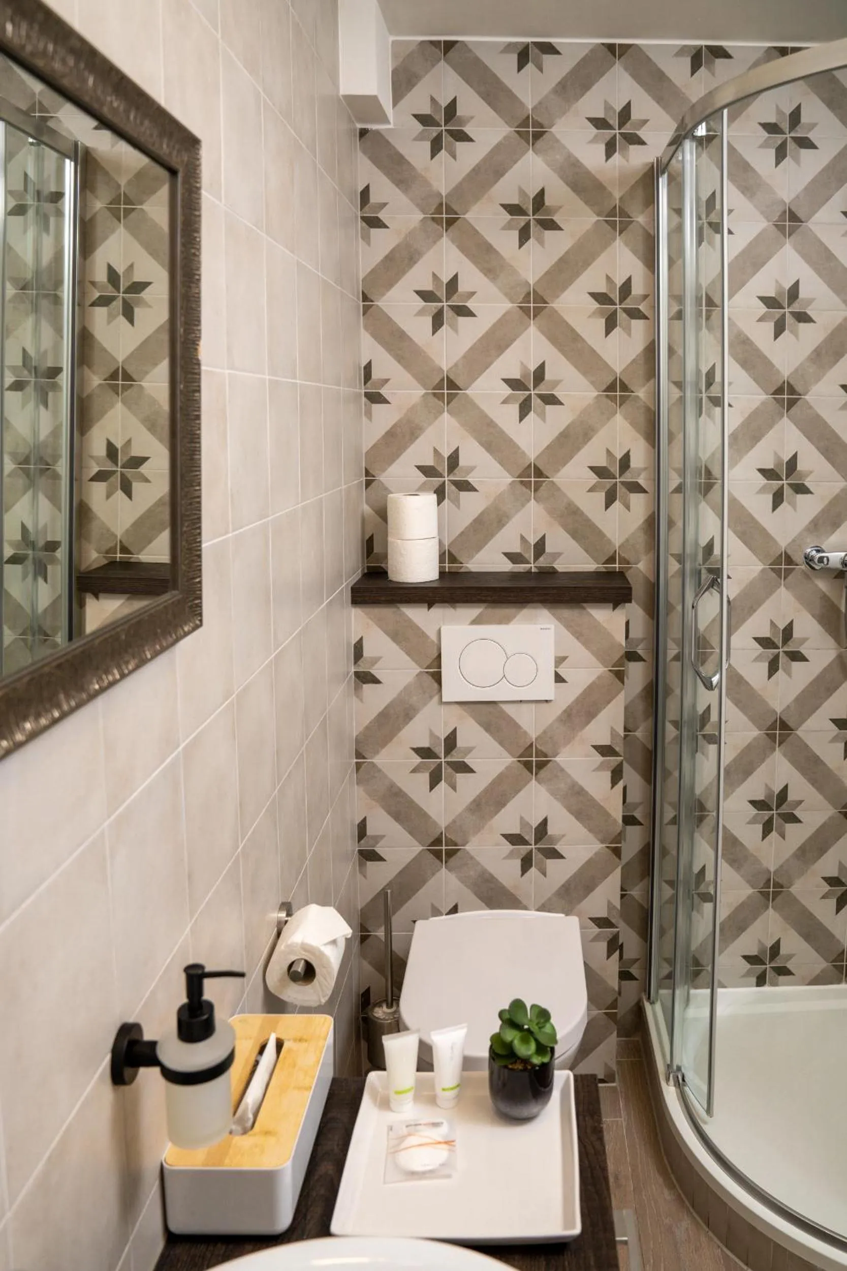 Shower in Hotel Grunt