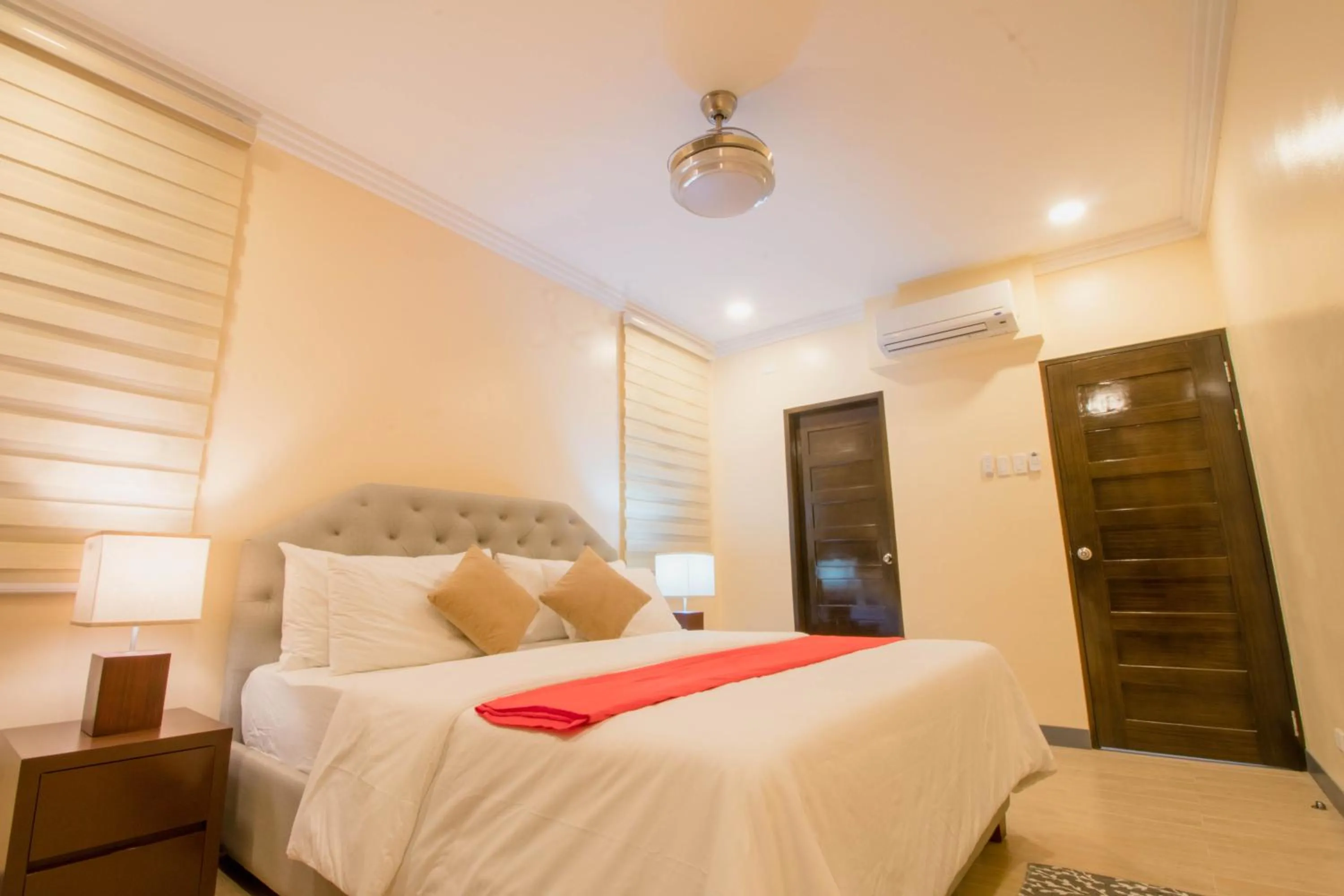 Bed in Bella Villa Coron