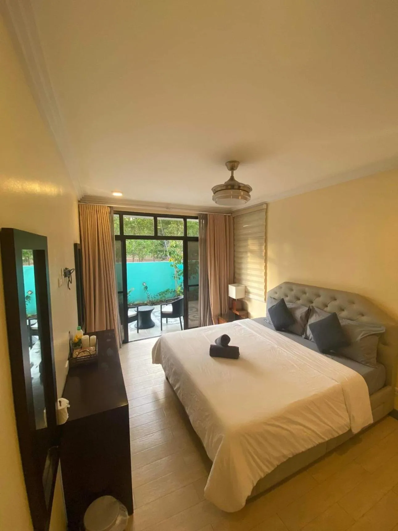 Bed in Bella Villa Coron