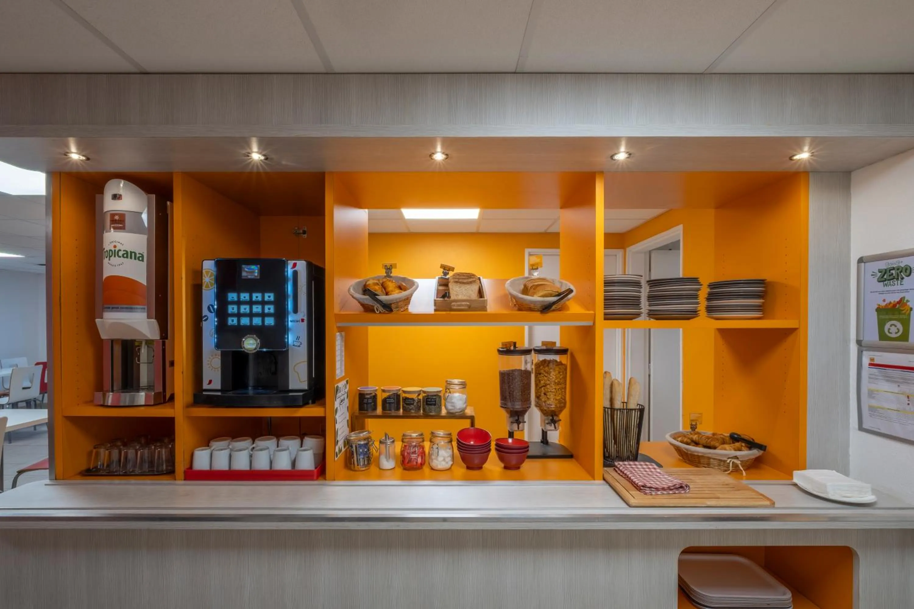 Buffet breakfast in Première Classe Roissy - Aéroport CDG - Le Mesnil-Amelot