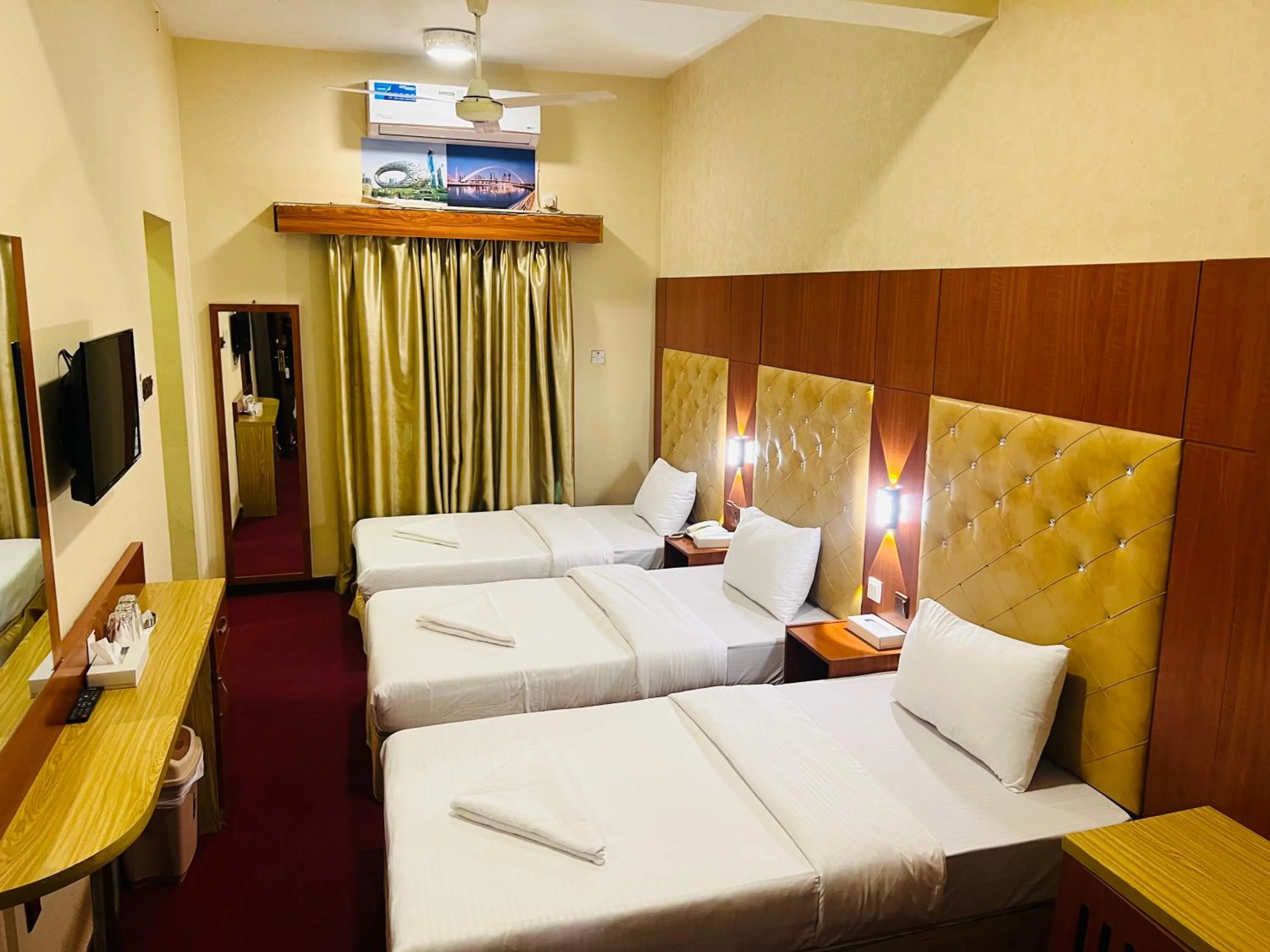 Bed in Parasol Hotel