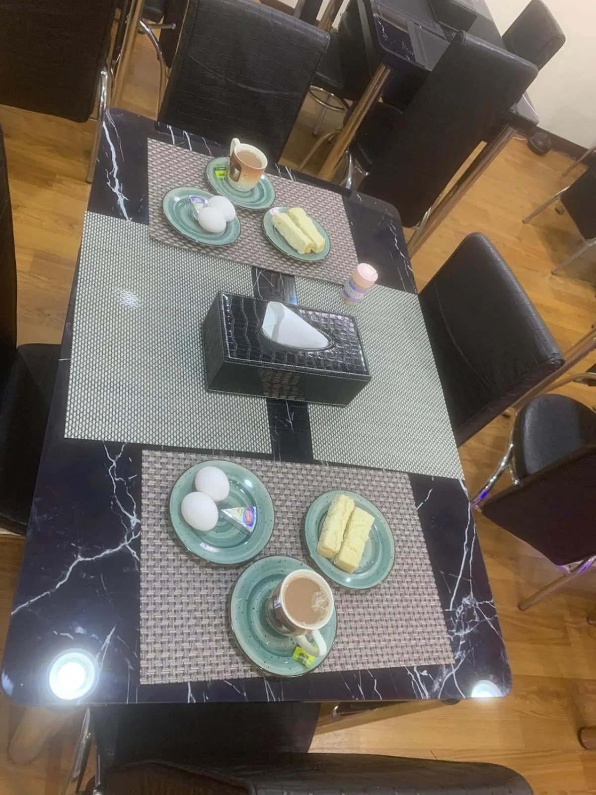 Restaurant/places to eat in Parasol Hotel