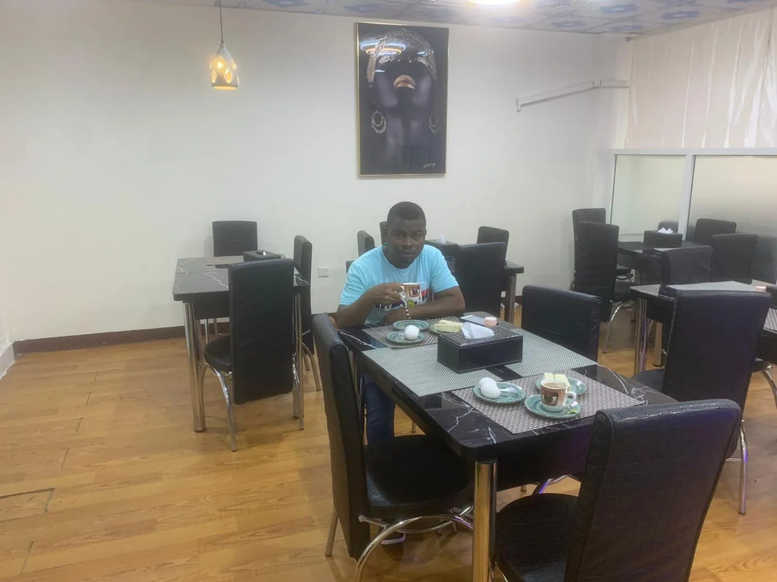 Restaurant/places to eat in Parasol Hotel