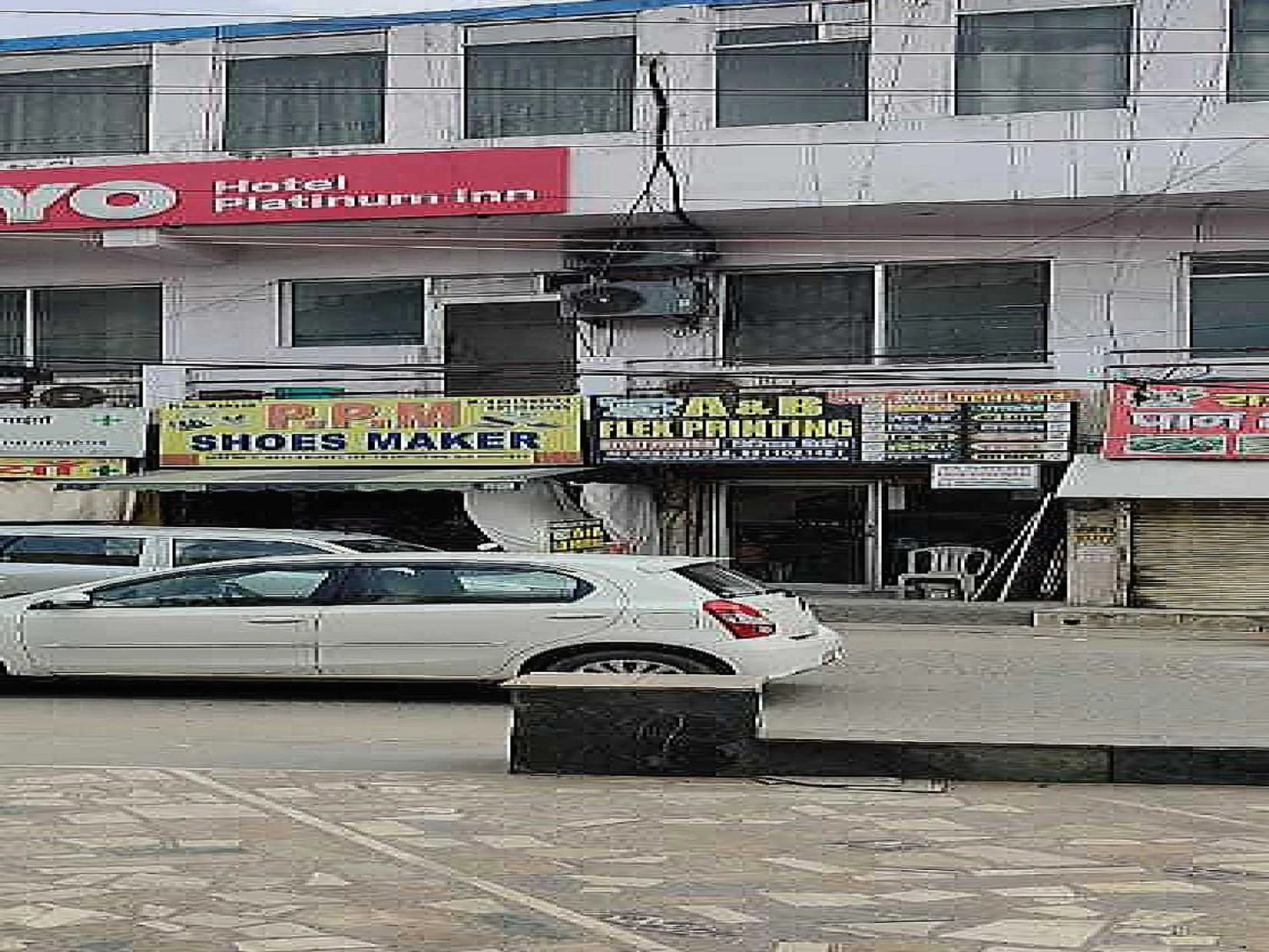 Facade/entrance in Hotel O Platinum Inn