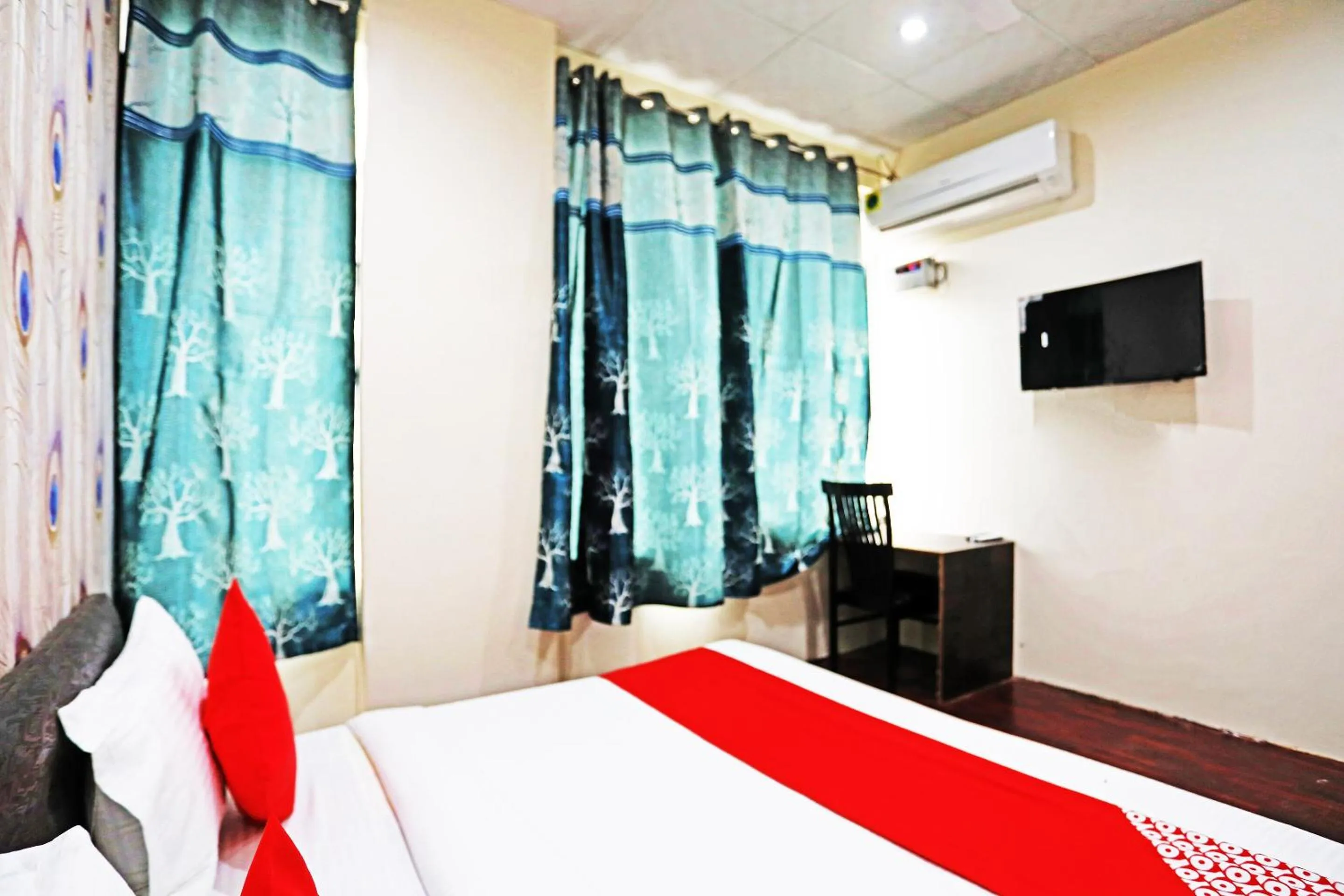 Bedroom, Bed in Hotel O Platinum Inn