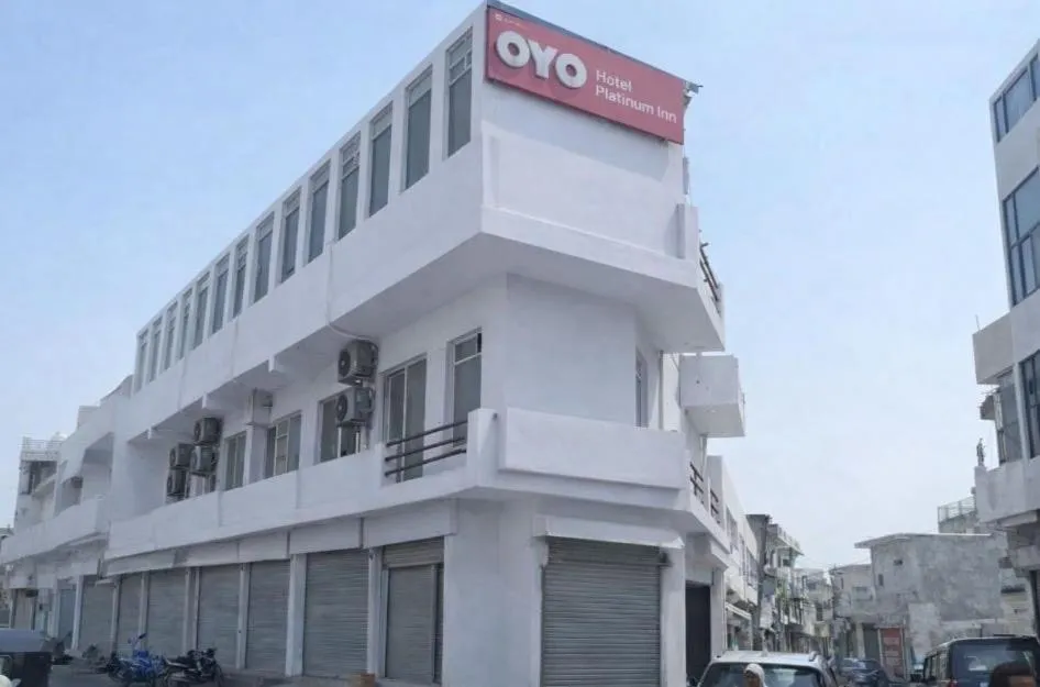 Facade/entrance in Hotel O Platinum Inn