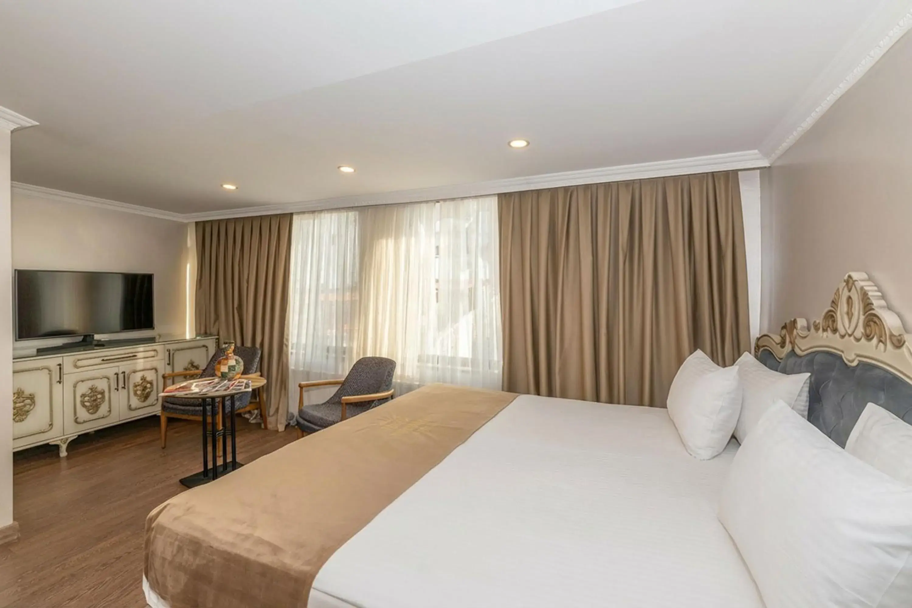 Large Double Room in Almadina Hotel Istanbul Large Double Room in Almadina Hotel Istanbul