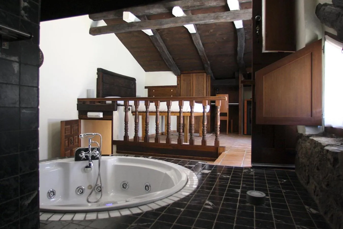 Photo of the whole room in Hotel Rural Llerau