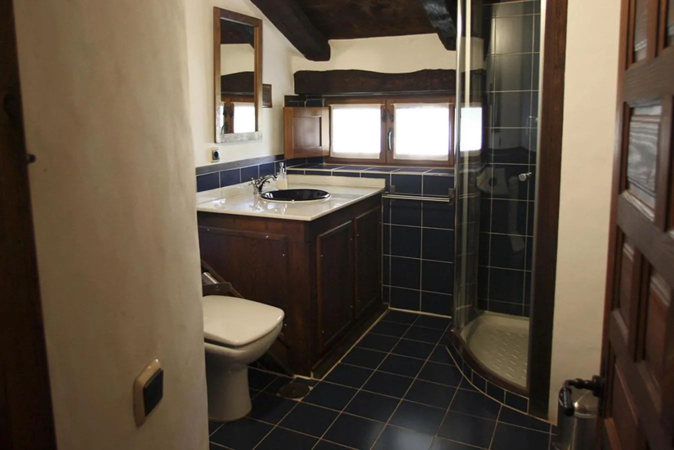 Shower in Hotel Rural Llerau