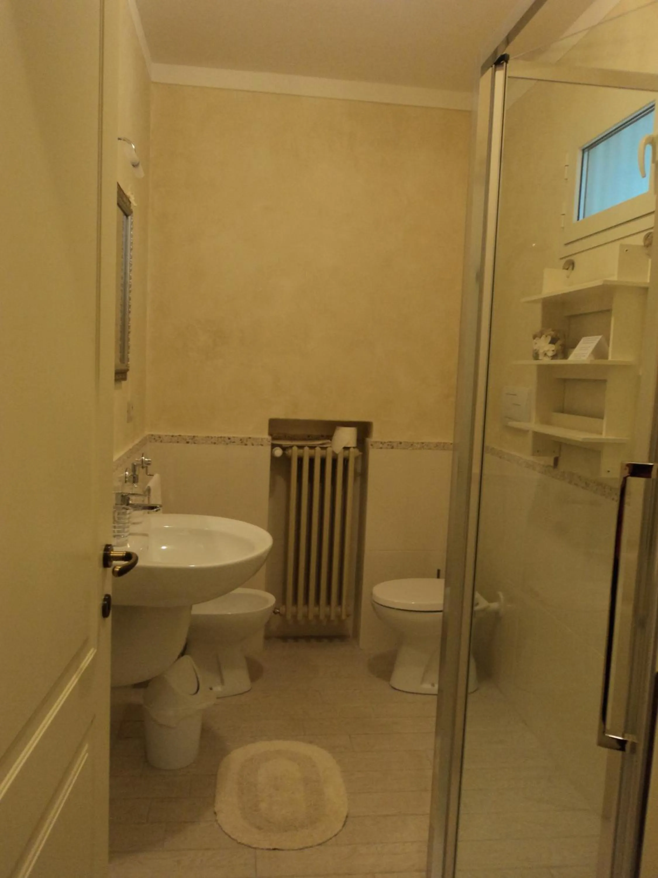 Shower in Bed & Breakfast Giardini di Corte