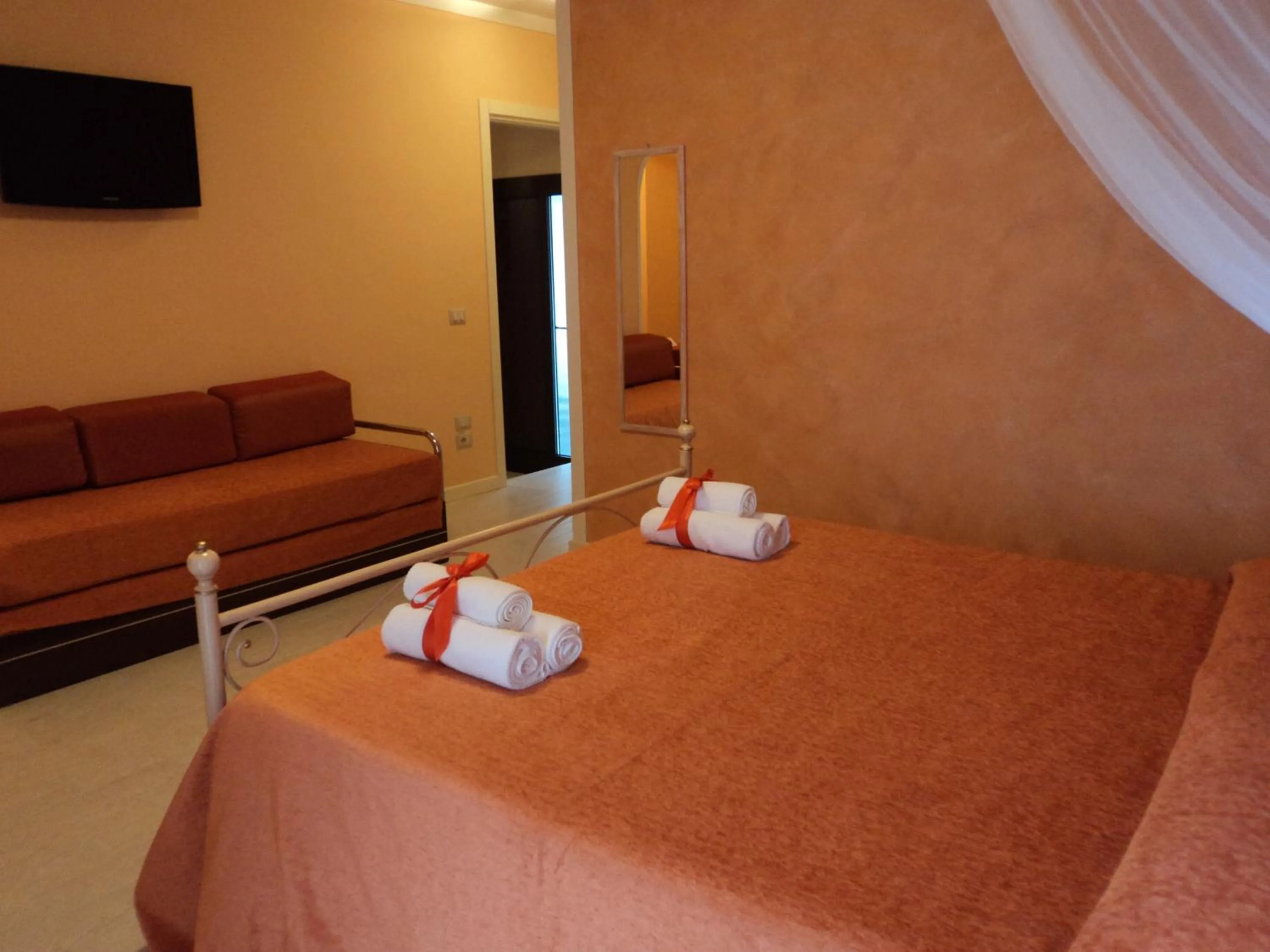 Decorative detail, Bed in Bed & Breakfast Giardini di Corte