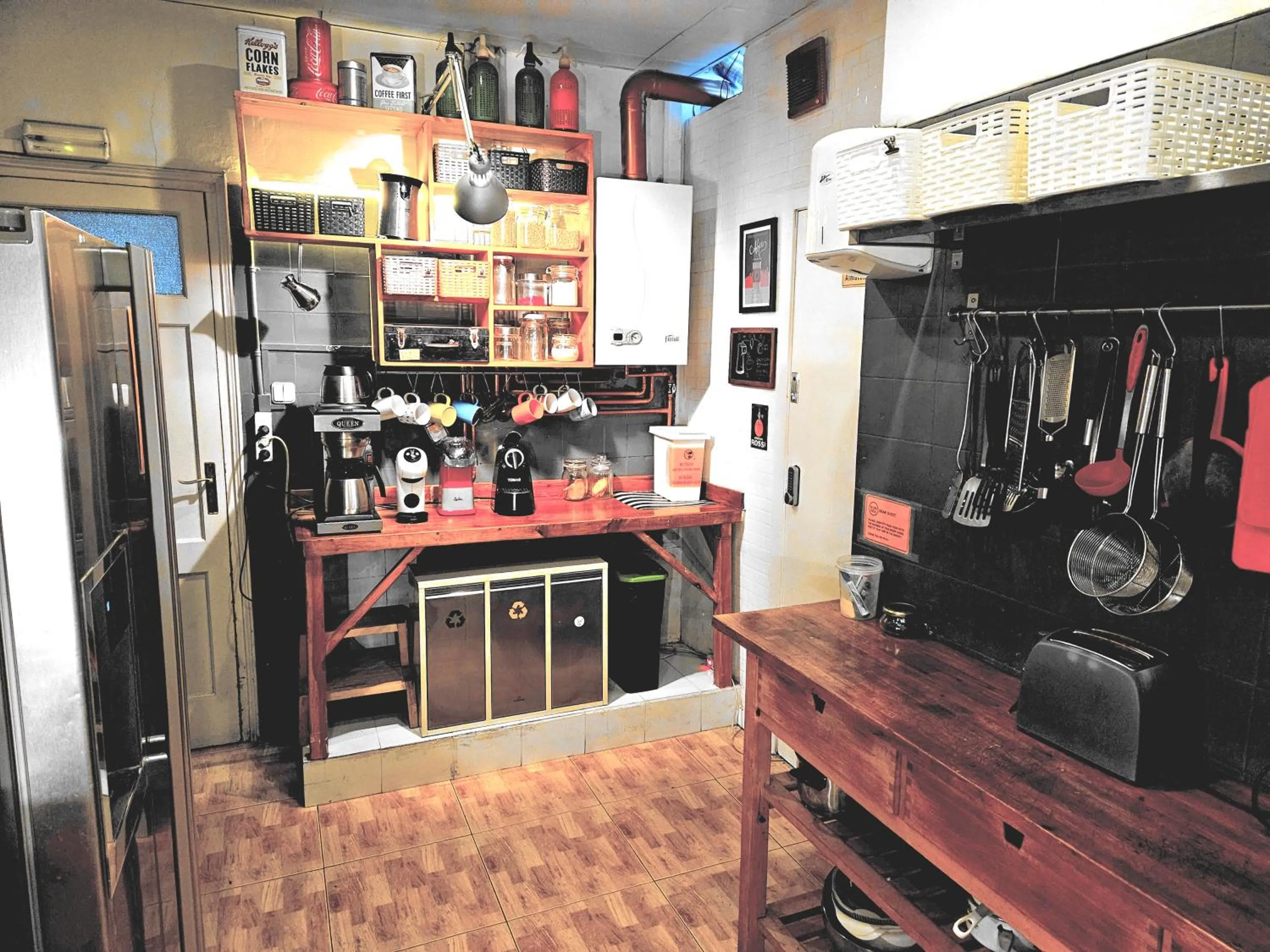 Communal kitchen in Wow Hostel Barcelona