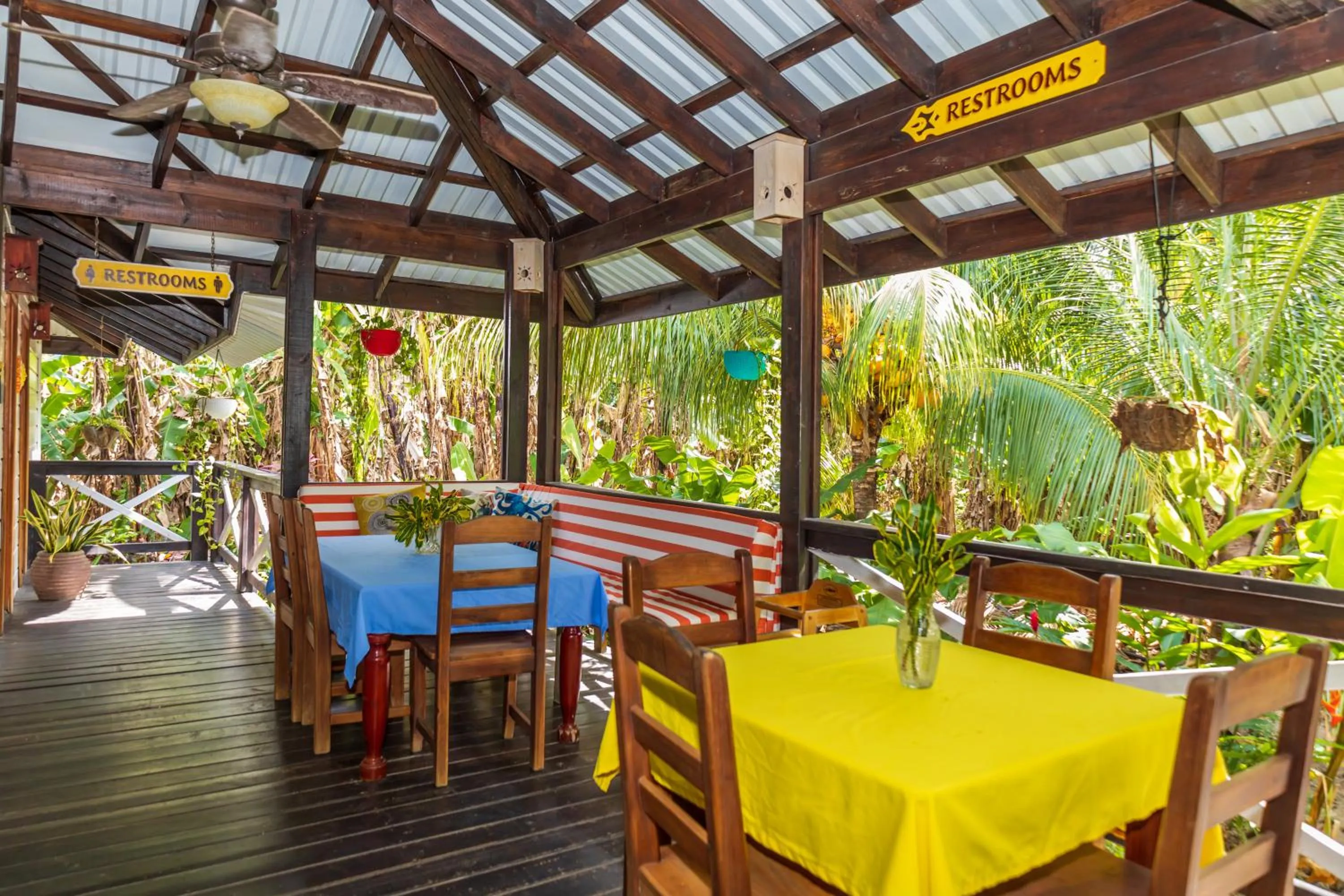 Restaurant/places to eat in Seagrape Plantation Resort & Dive Center