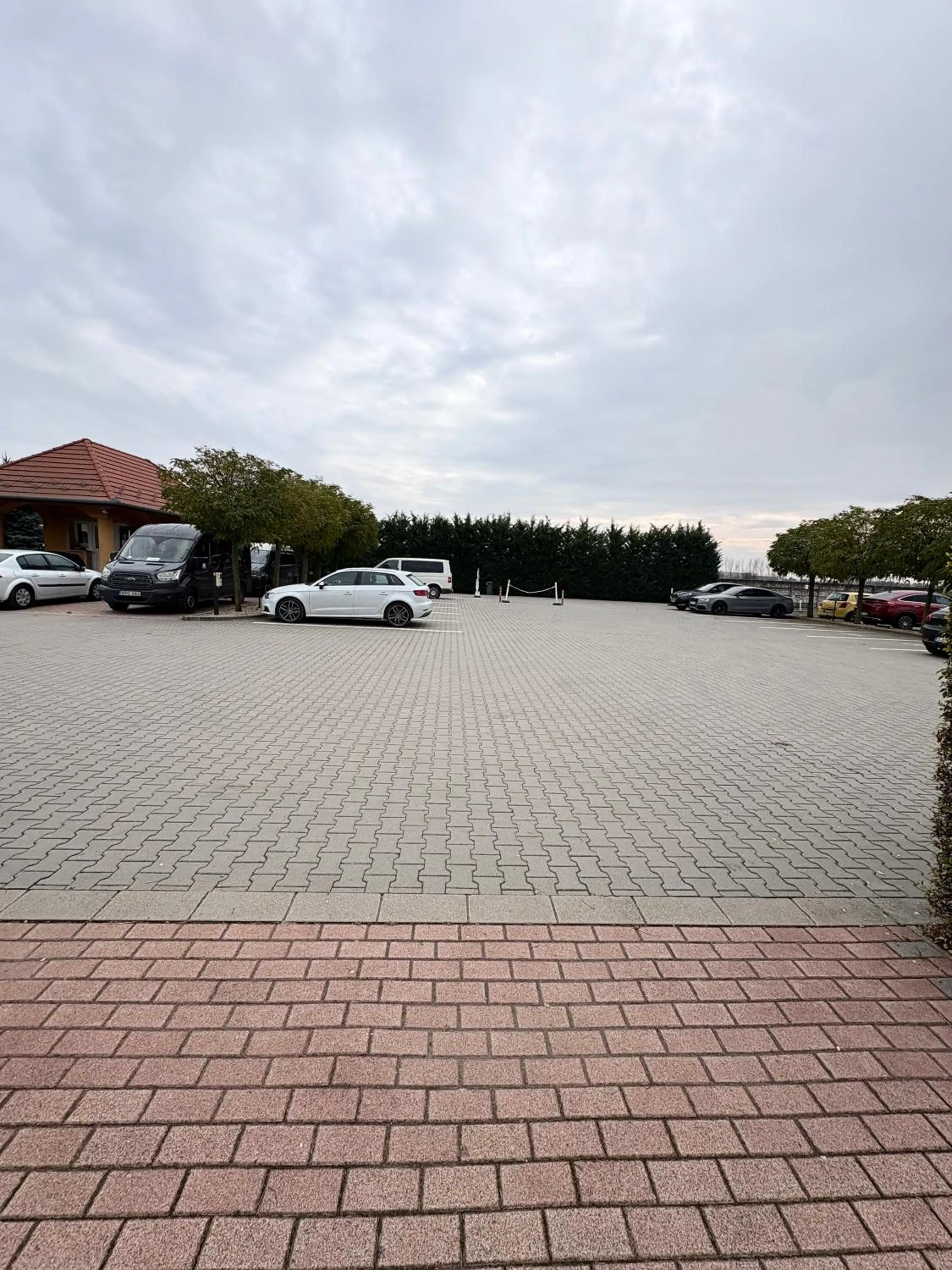 Parking in Budapest Airport Almáskert Panzió