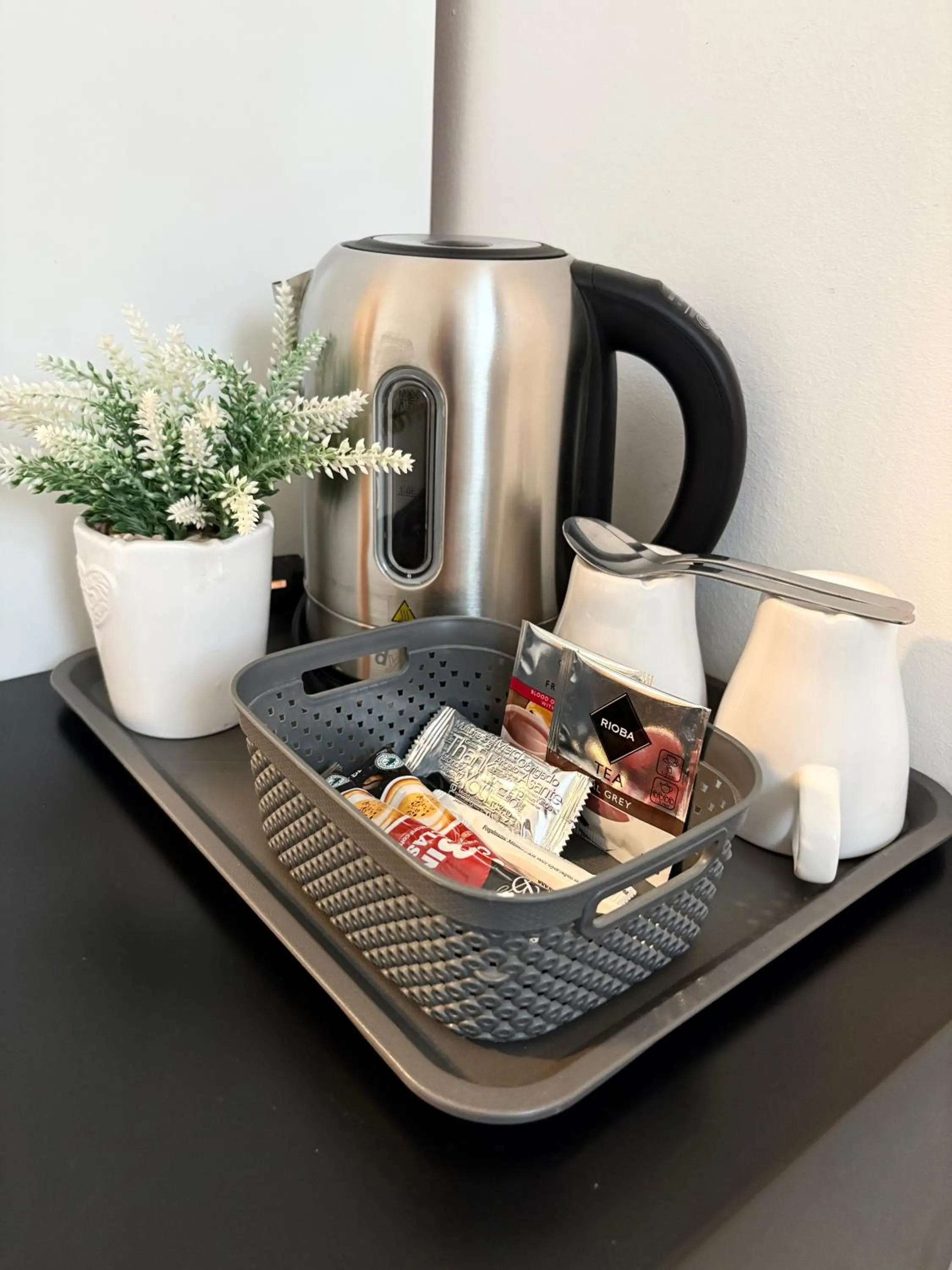 Coffee/tea facilities in Budapest Airport Almáskert Panzió