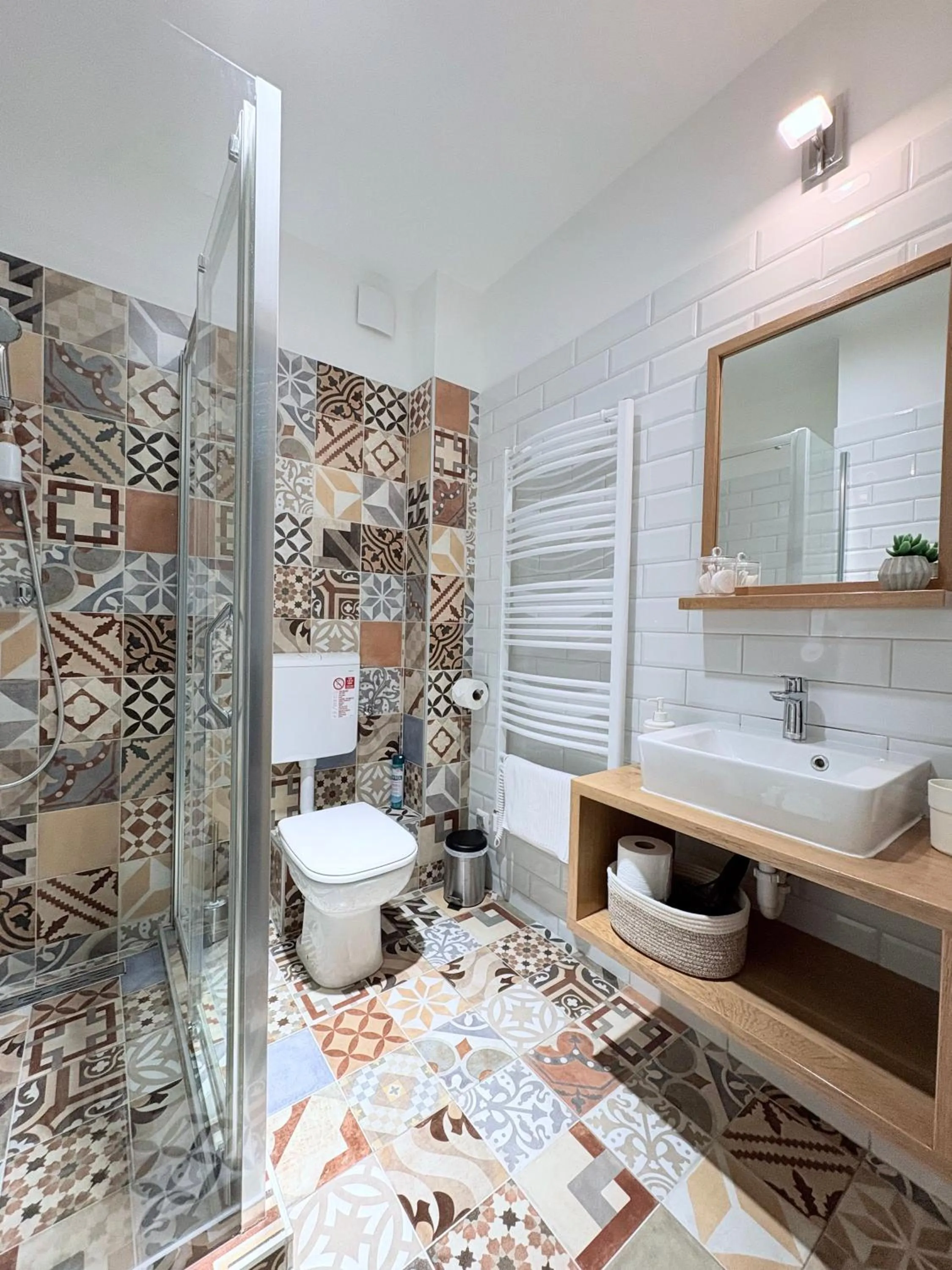 Bathroom in Budapest Airport Almáskert Panzió