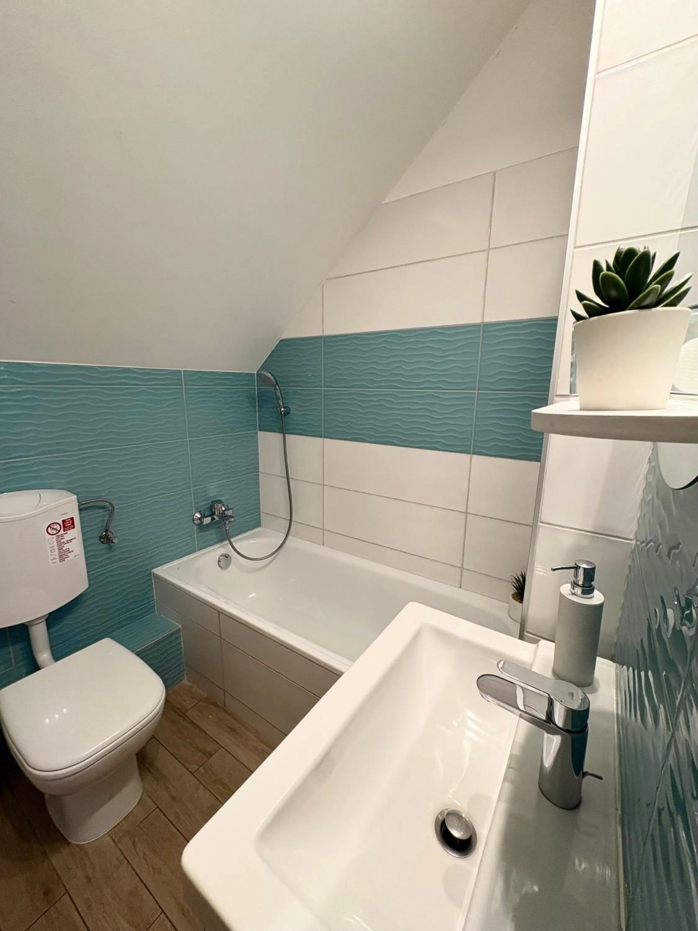 Bathroom in Budapest Airport Almáskert Panzió