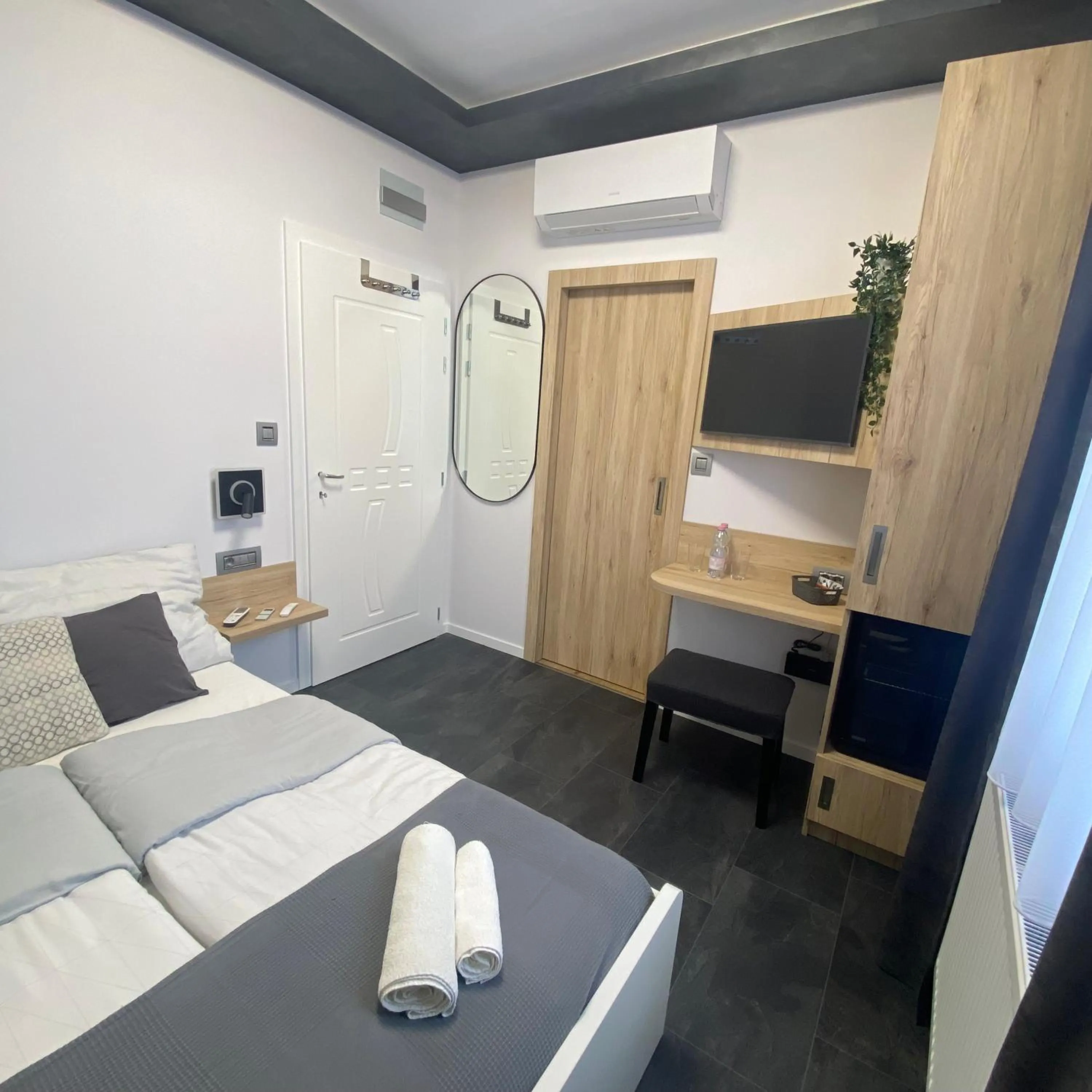 Photo of the whole room, Bed in Budapest Airport Almáskert Panzió