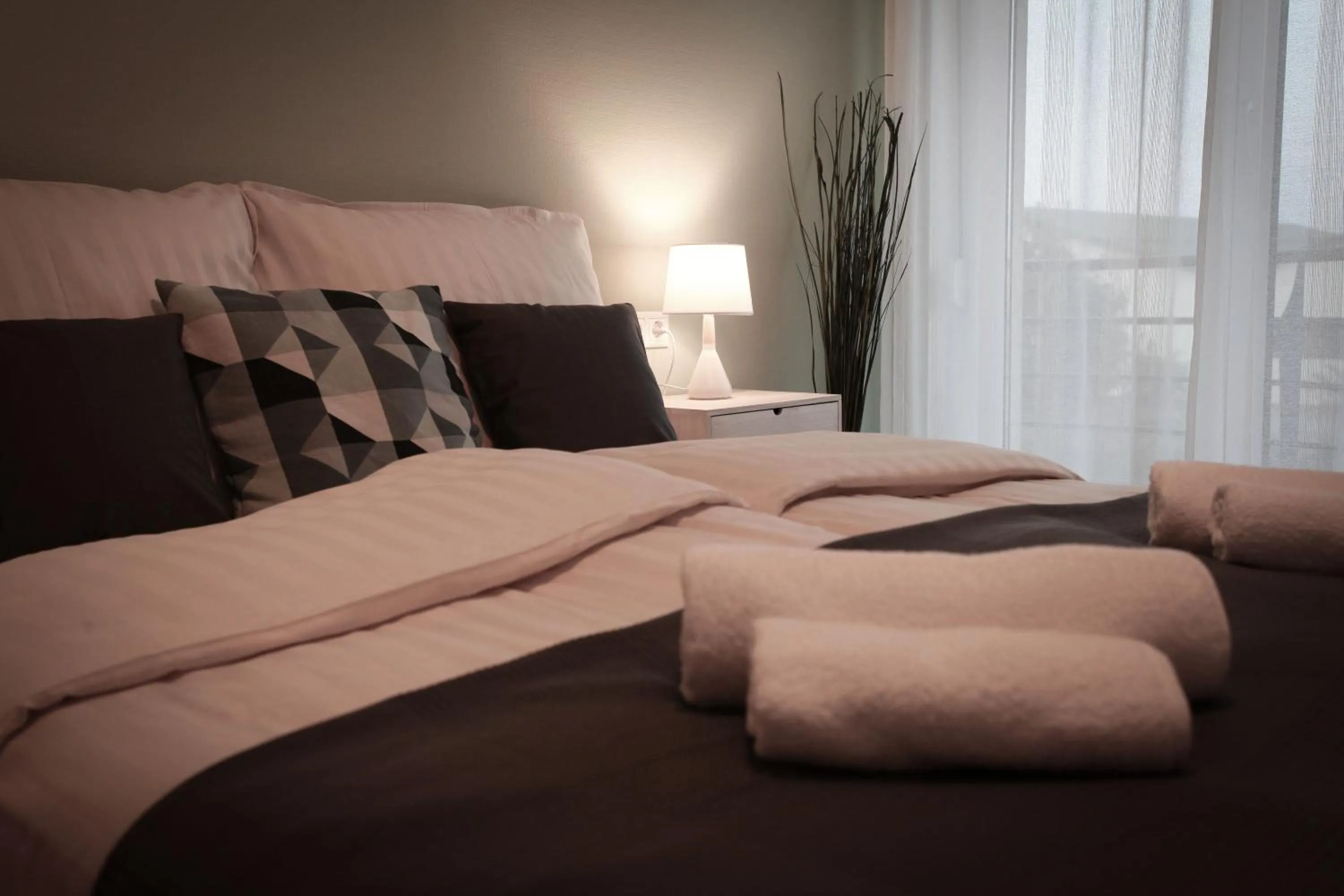 Bed in Budapest Airport Almáskert Panzió