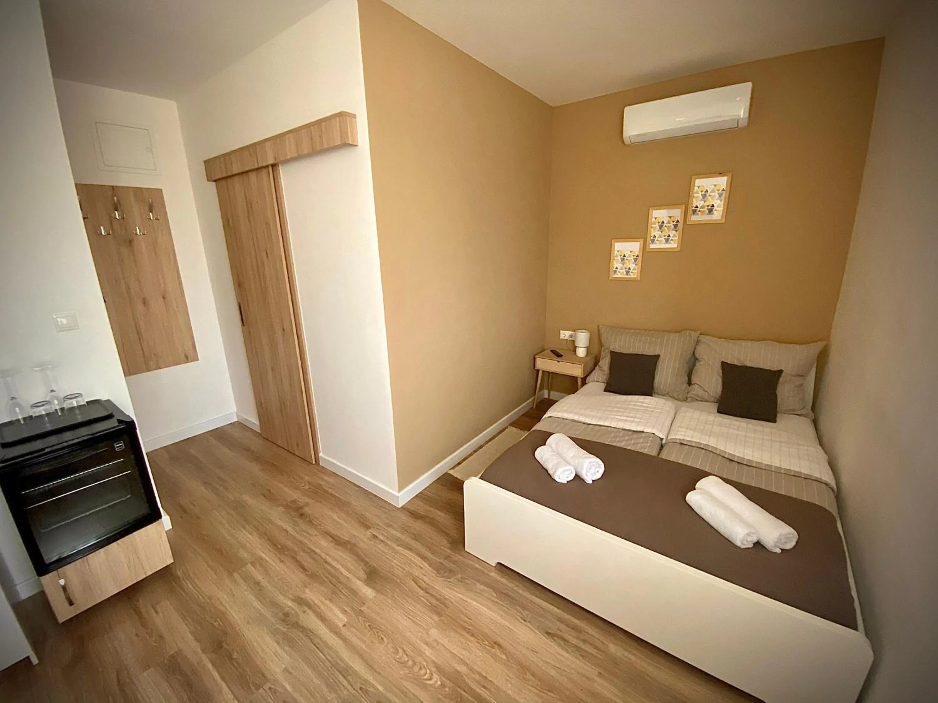 Deluxe Double Room in Airport Almáskert Panzió