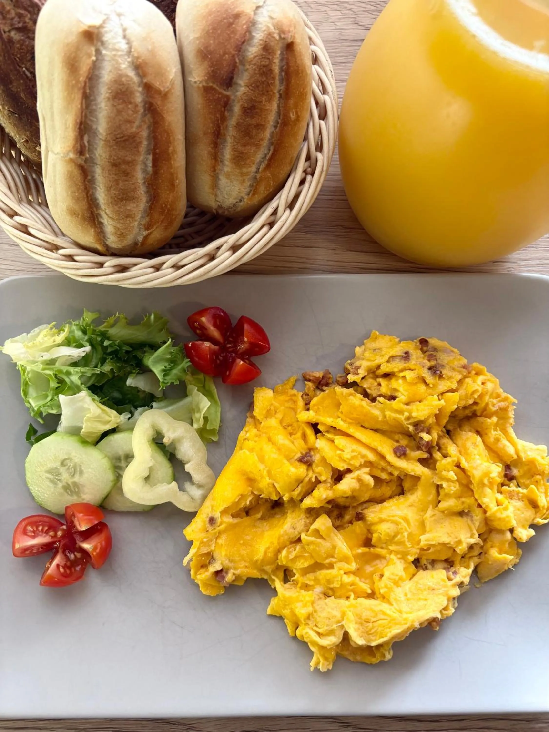 Breakfast in Budapest Airport Almáskert Panzió