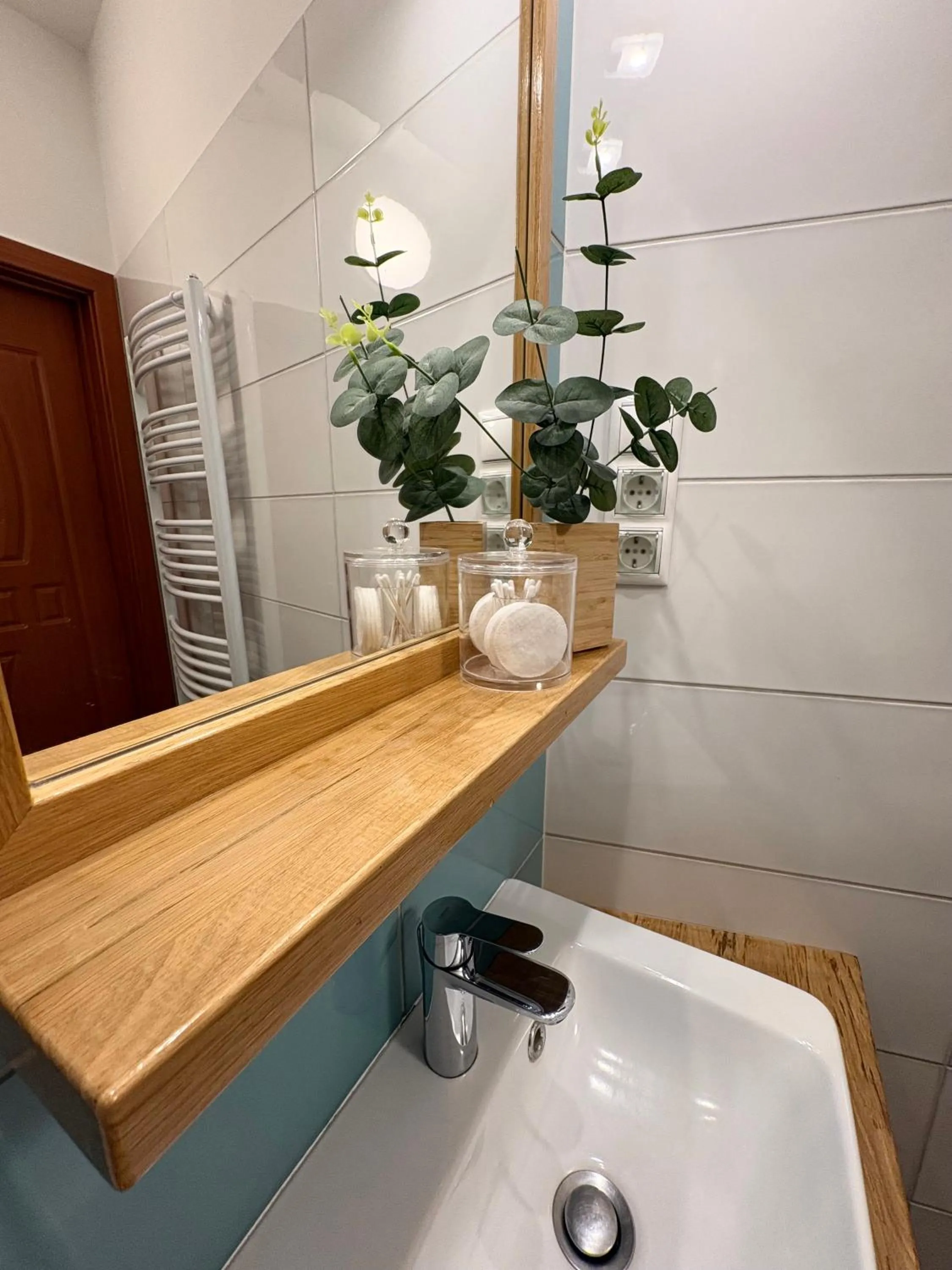 Bathroom in Budapest Airport Almáskert Panzió