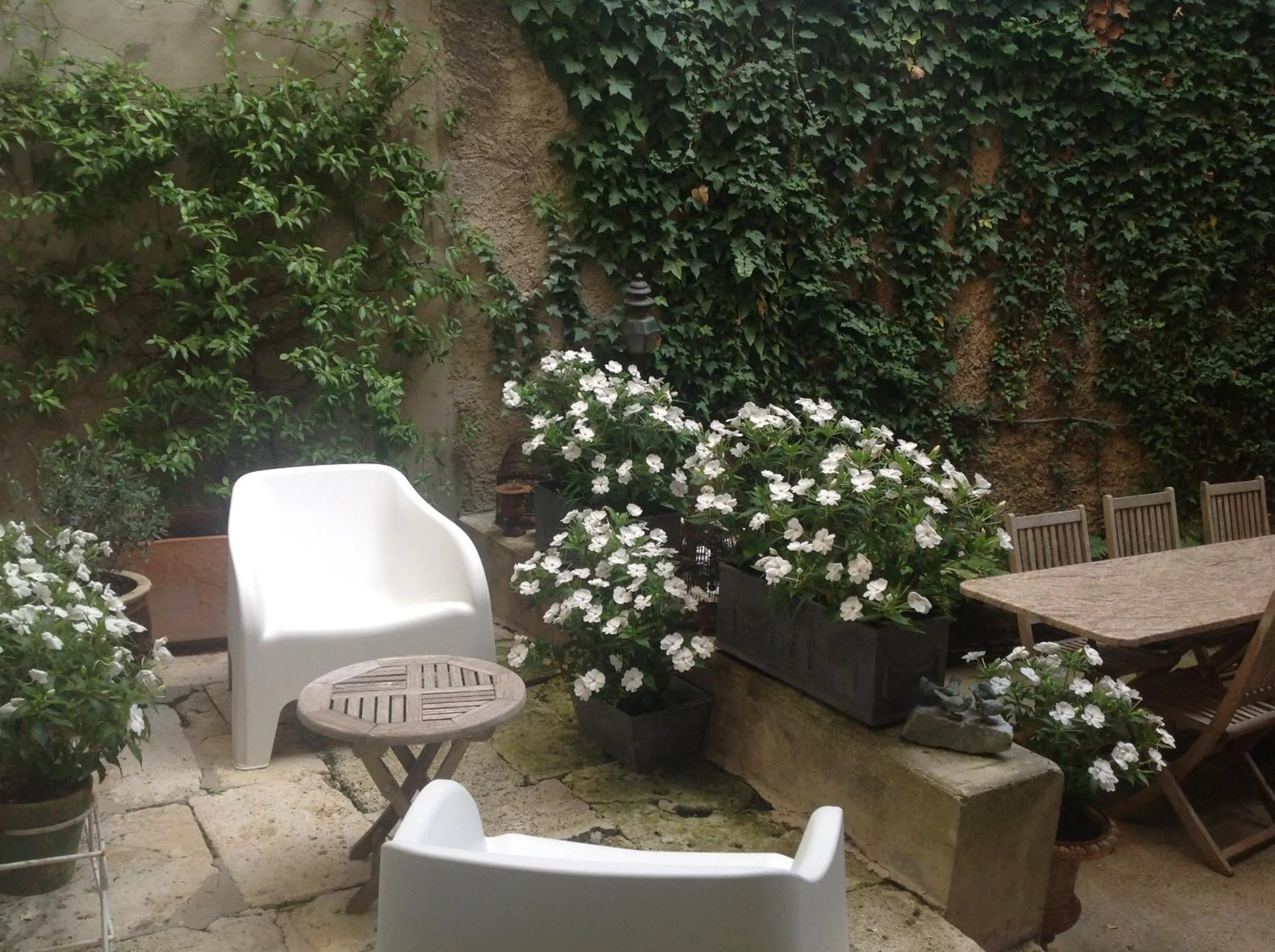 Patio in Les Chambres de L'Horloge