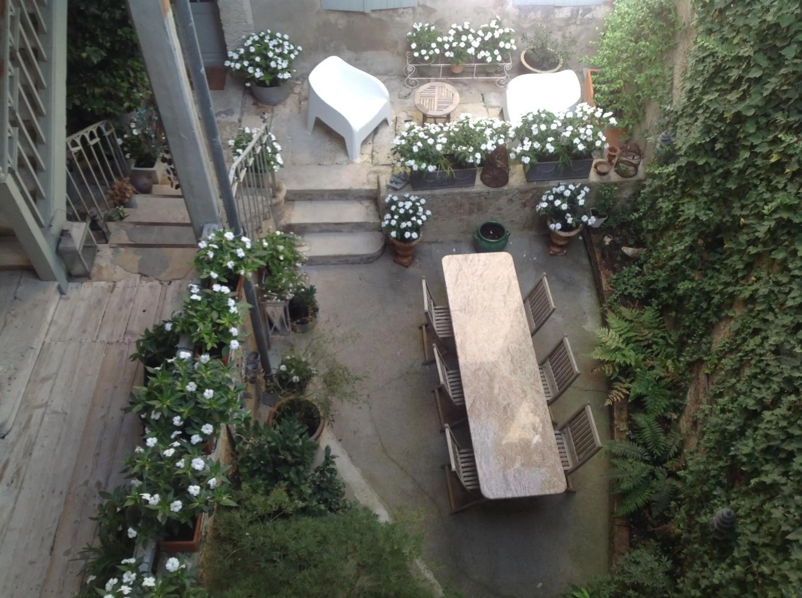 Patio in Les Chambres de L'Horloge