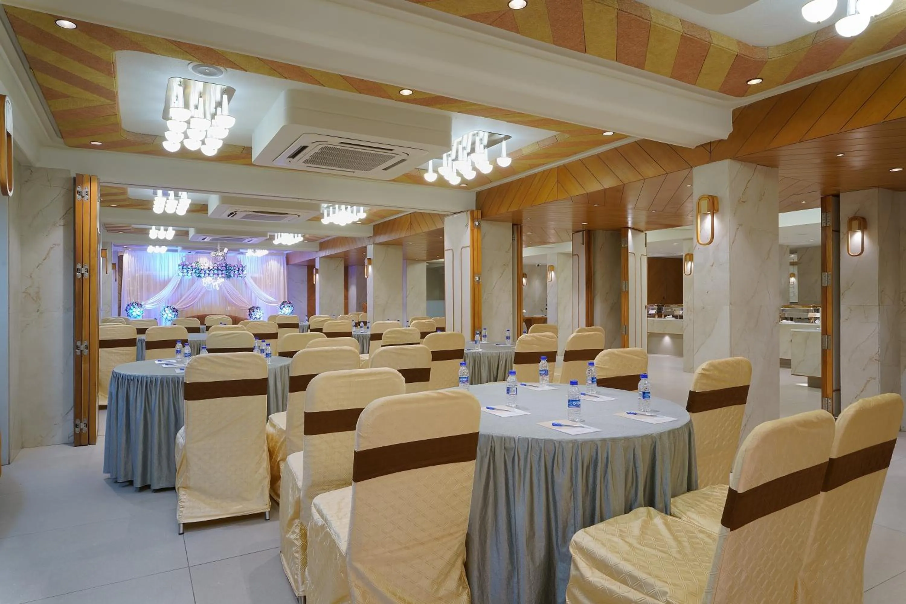 Meeting/conference room in Artilla Inn