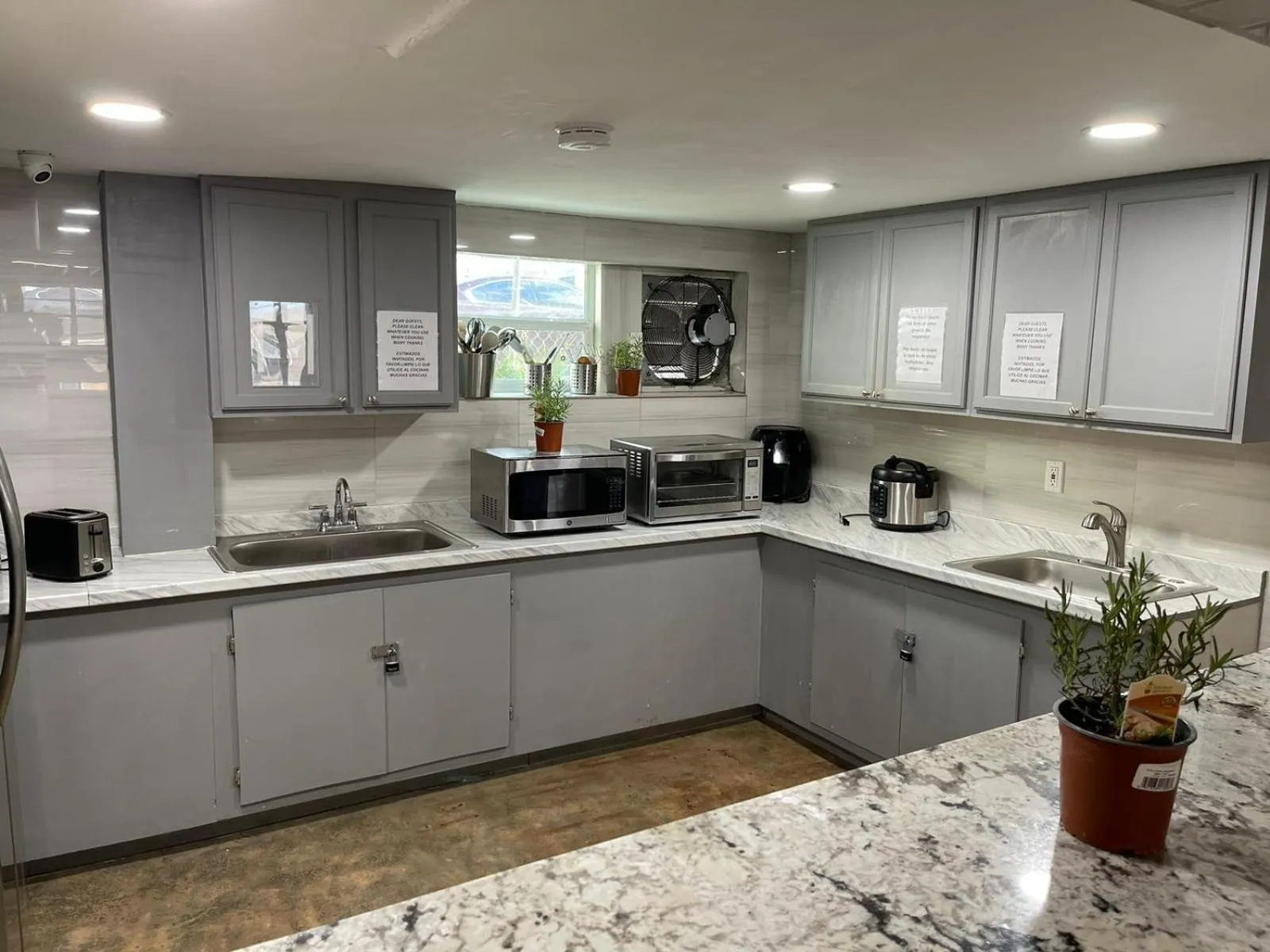 Coffee/tea facilities in South Beach Rooms and Hostel