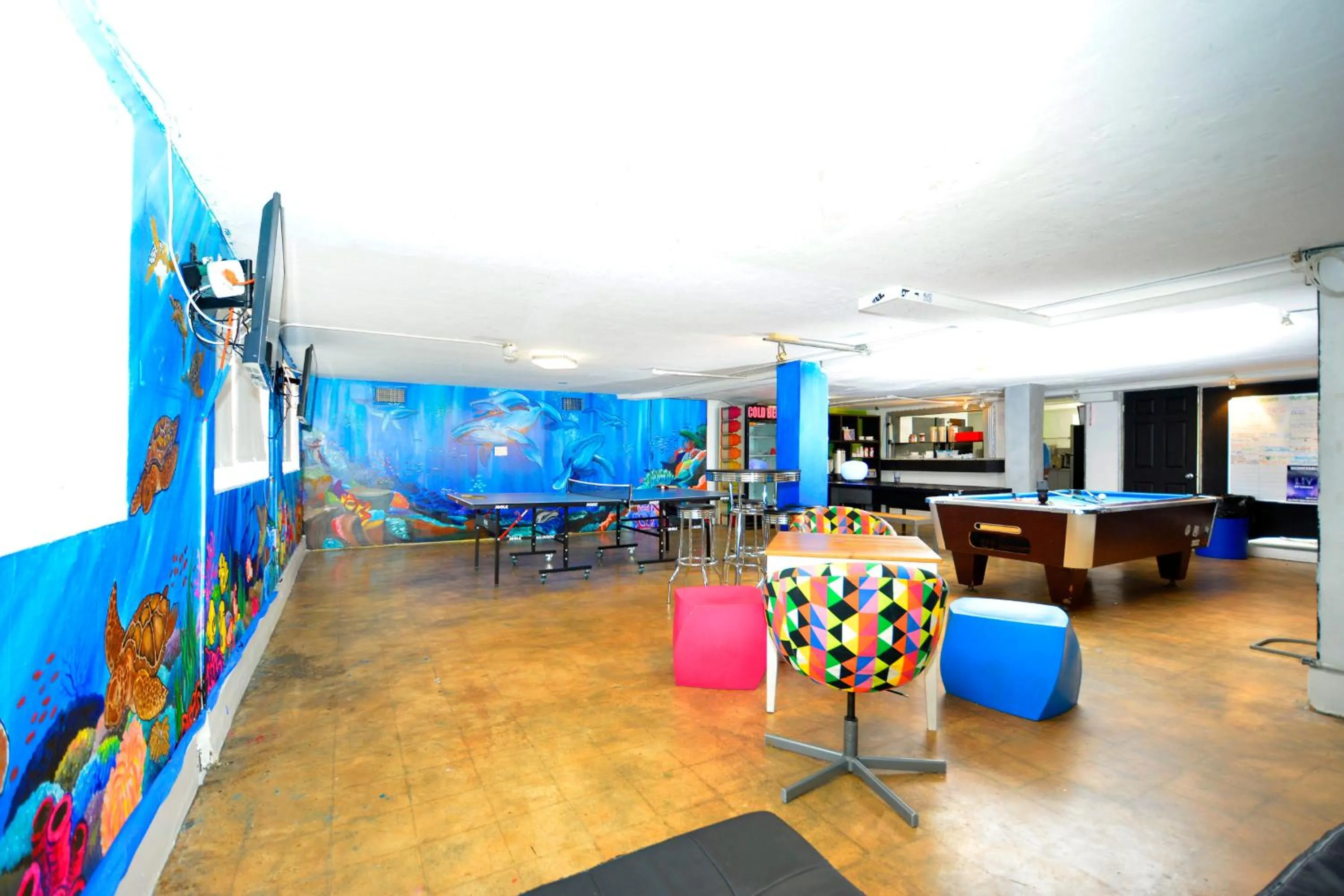 TV and multimedia in South Beach Rooms and Hostel