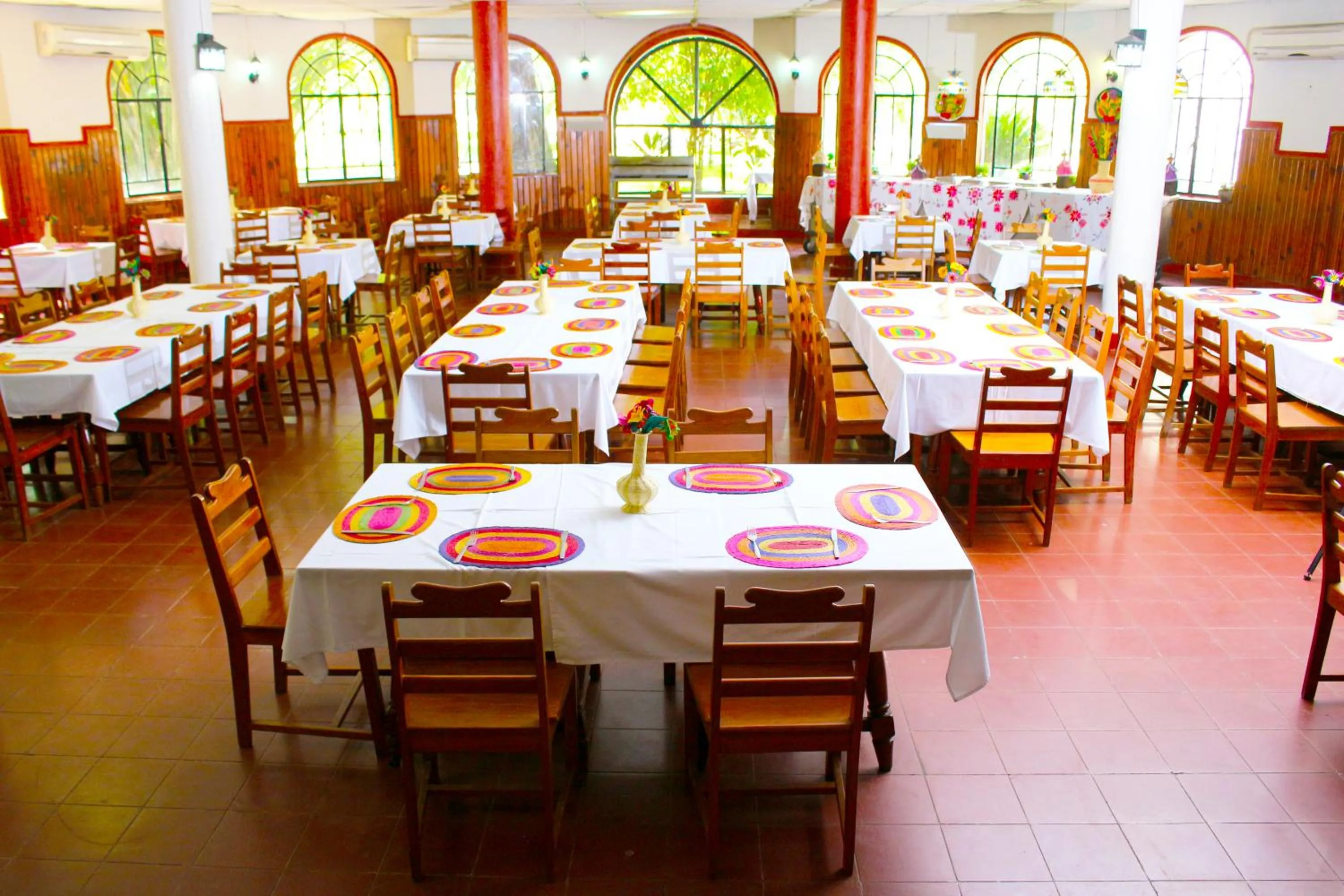 Restaurant/Places to Eat in Hotel SPA Taninul