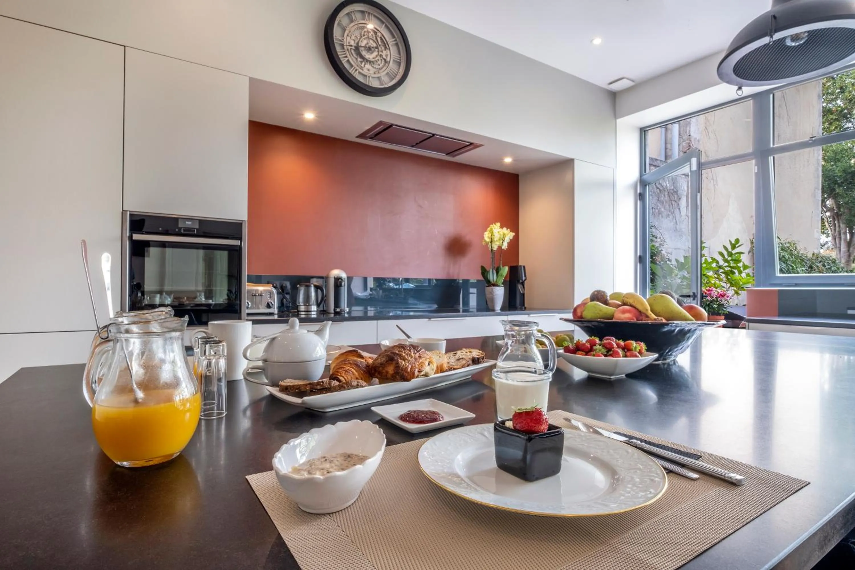 Continental breakfast in Escale Rochelaise B&B, SPA bain nordique et sauna tonneau