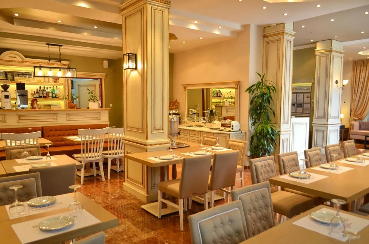 Restaurant/places to eat in Olympic Hotel