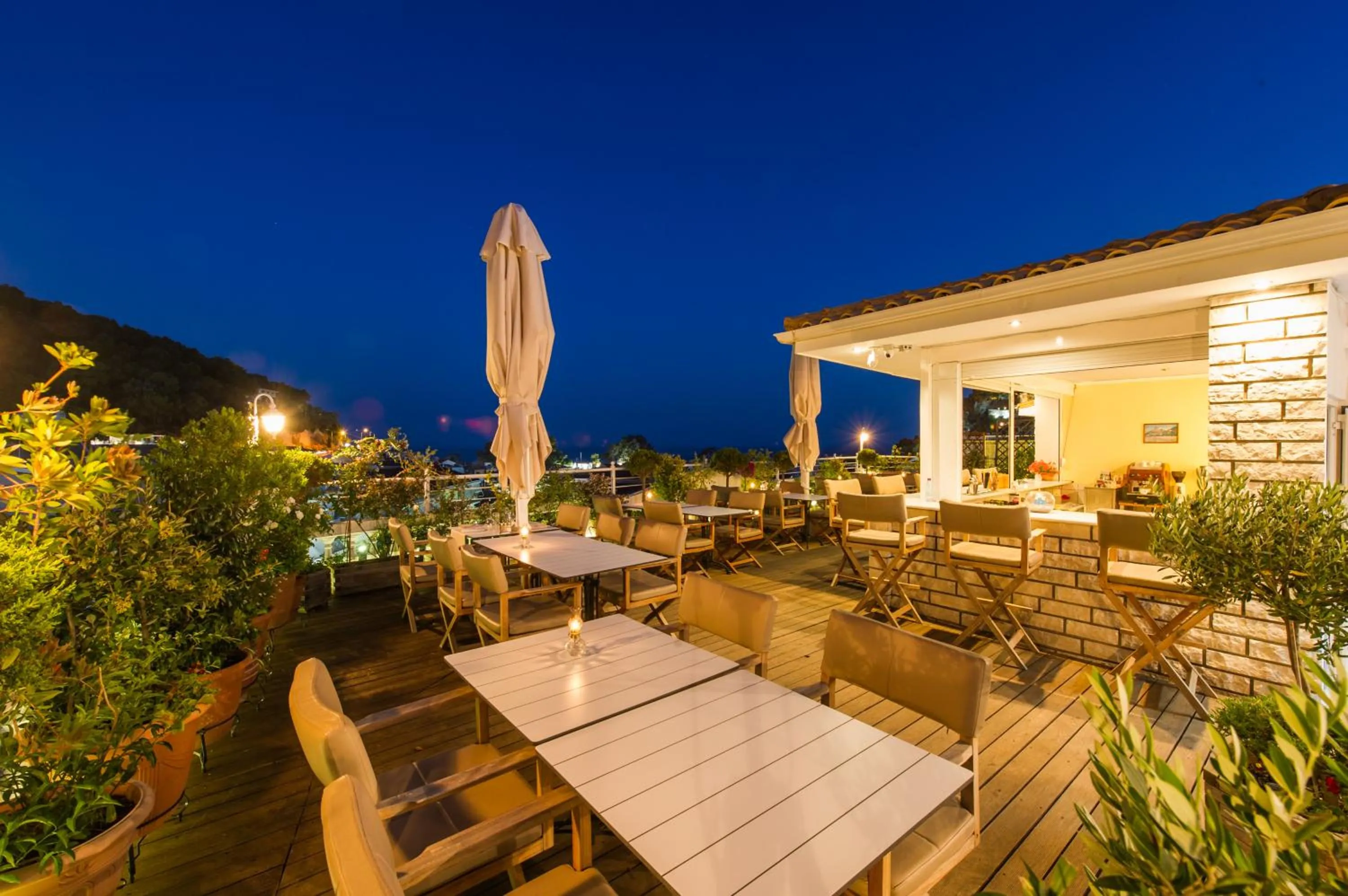 Restaurant/places to eat in Olympic Hotel