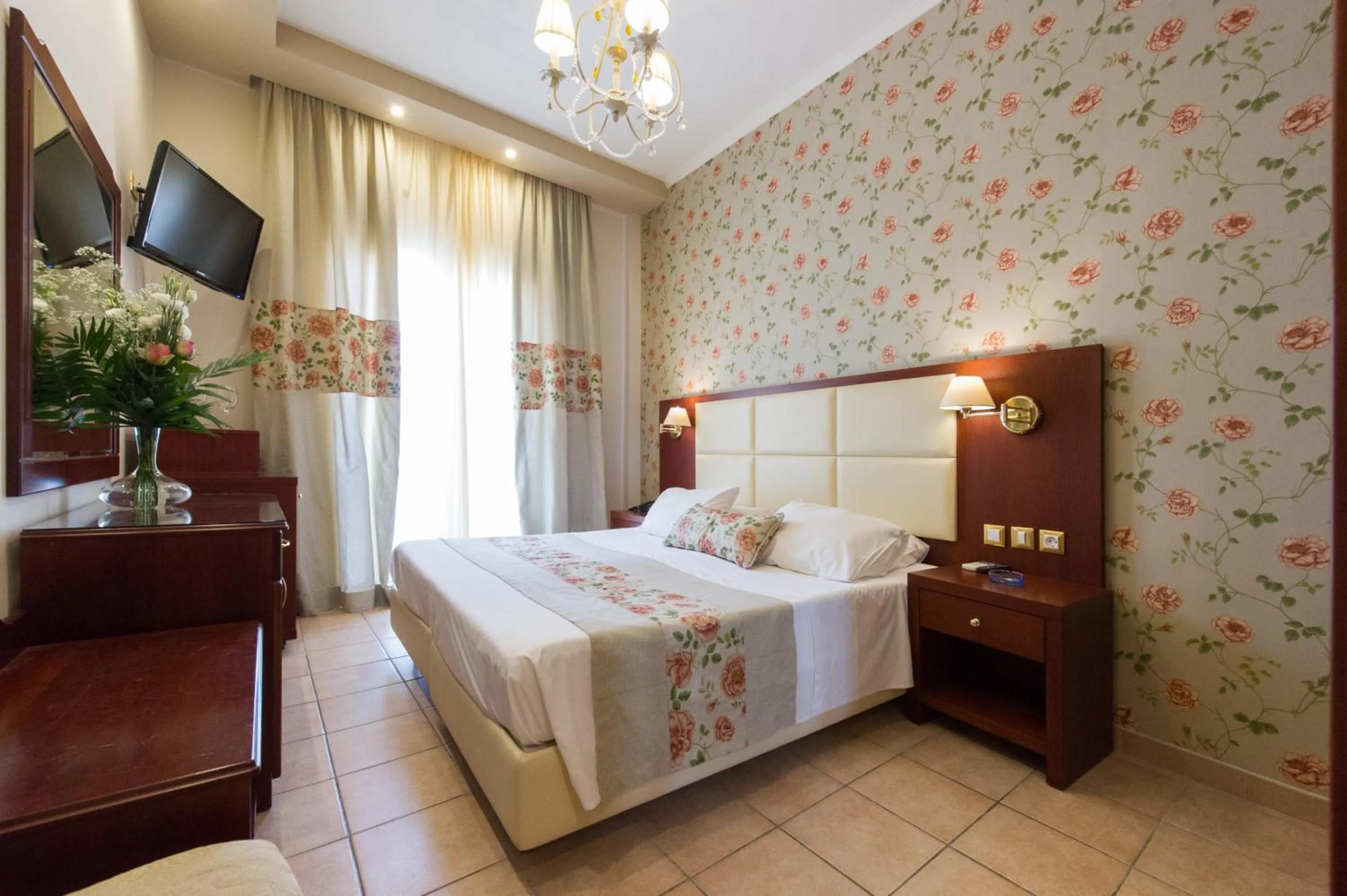 Photo of the whole room, Bed in Olympic Hotel