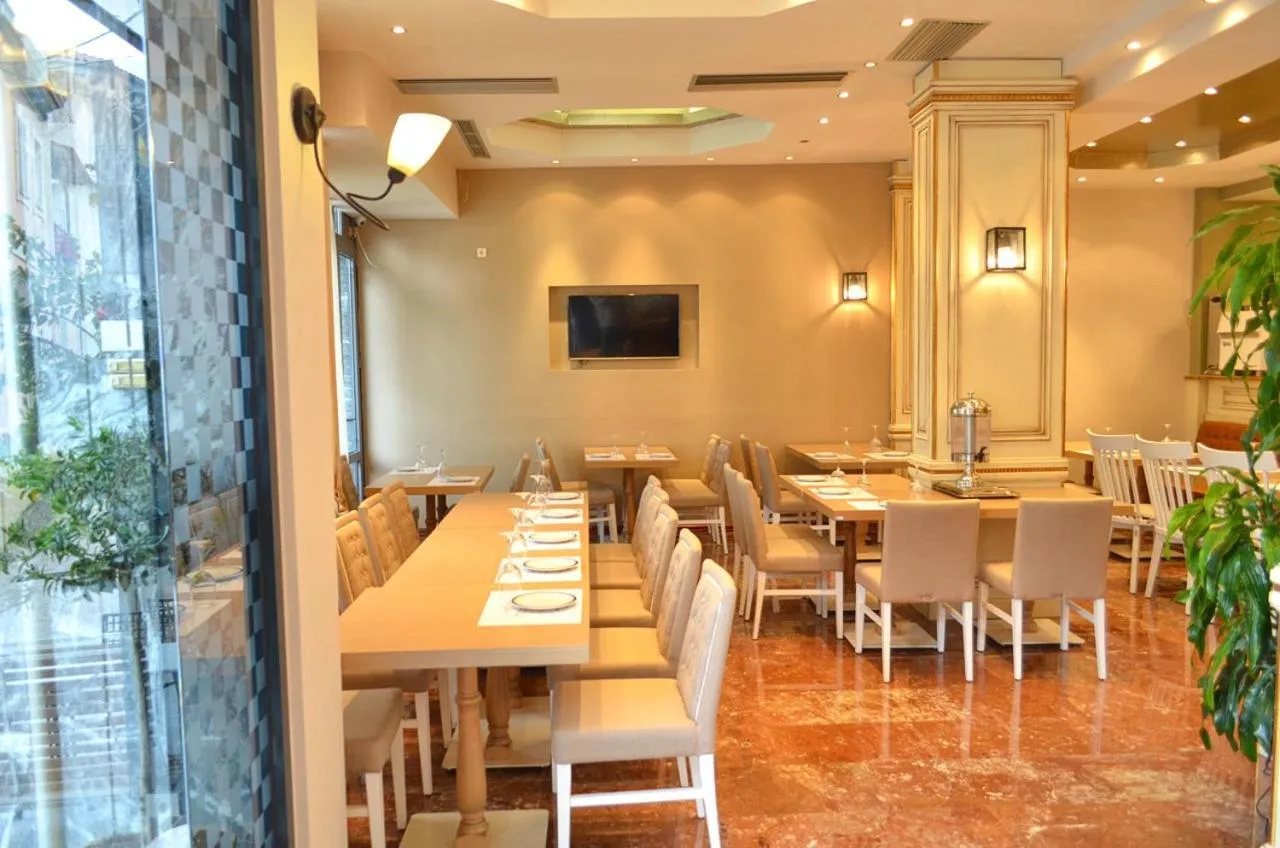 Restaurant/places to eat in Olympic Hotel