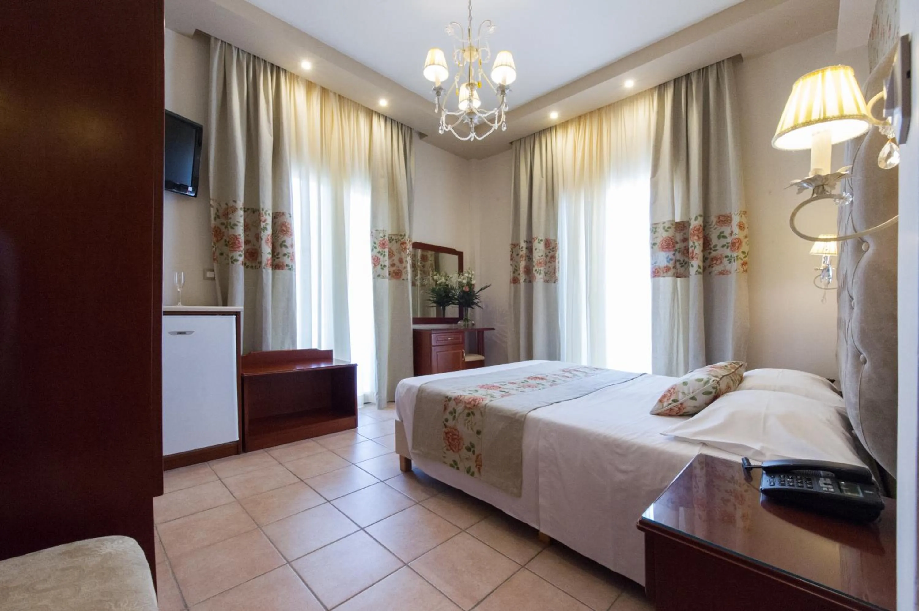 Photo of the whole room, Bed in Olympic Hotel